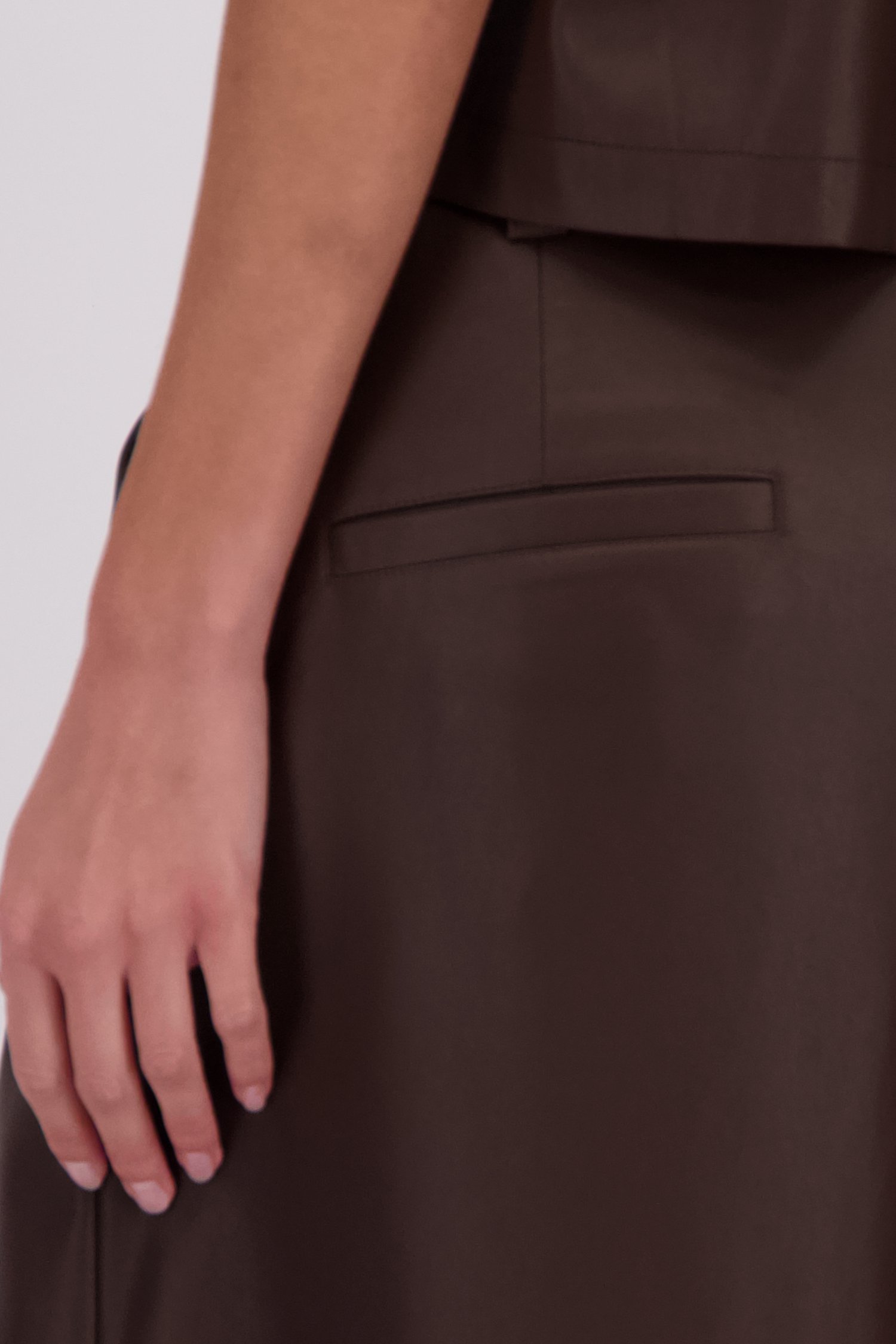 Detail van Donkerbruine culotte met leather look door D'Auvry voor Dames