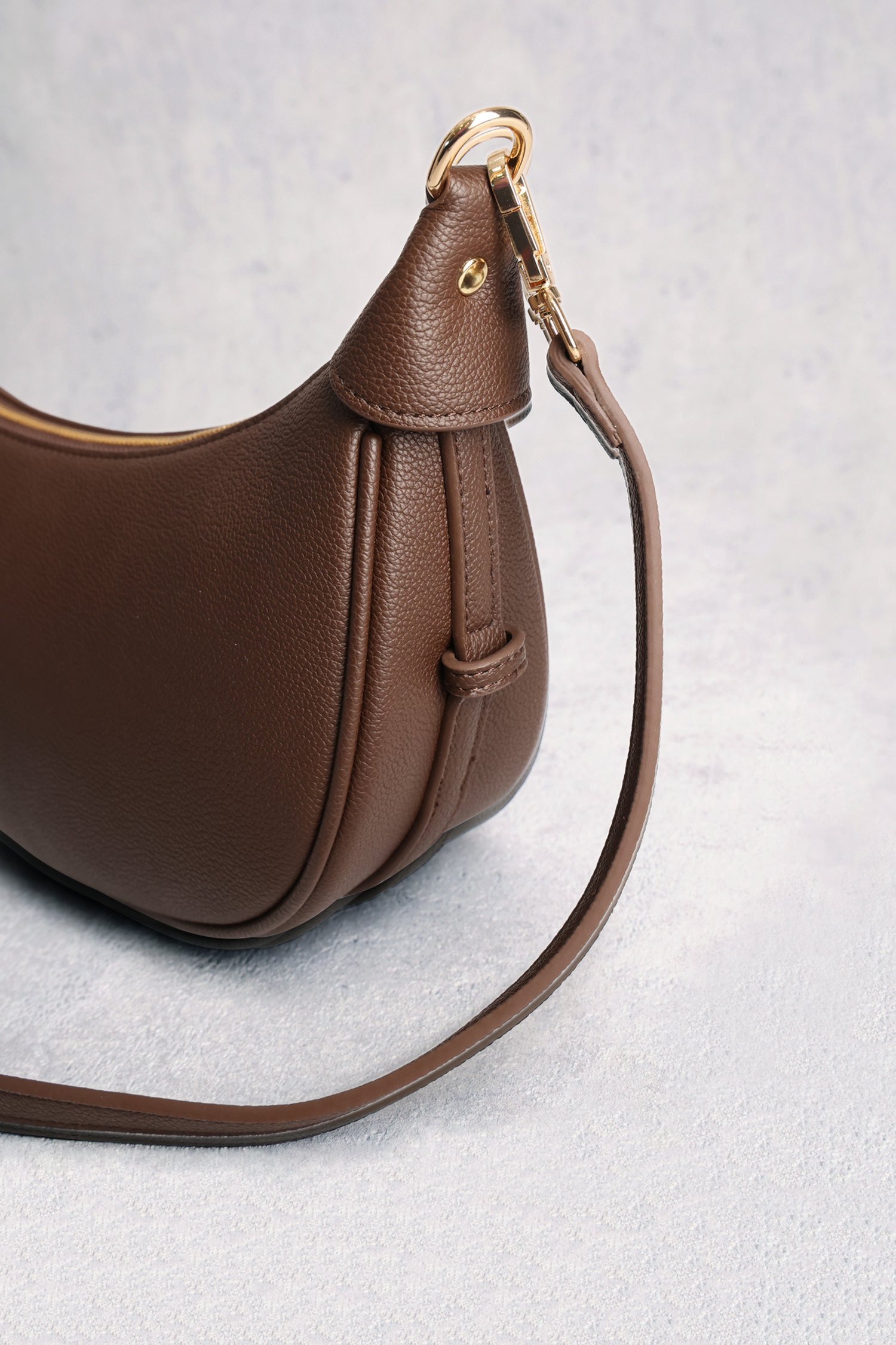 Productfoto 1 van Donkerbruine schoudertas  door Liberty Island voor Dames