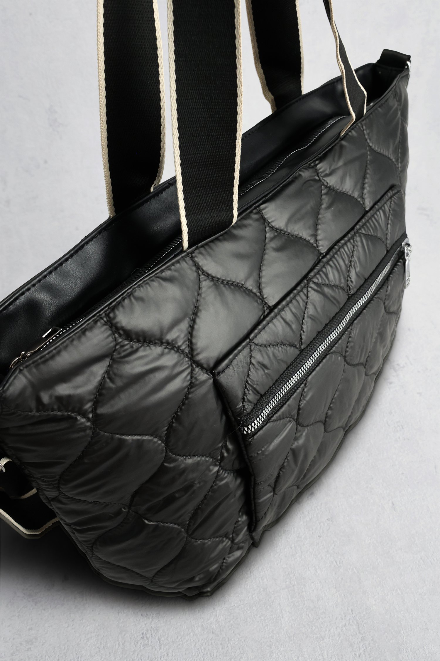 Productfoto 1 van Donkergrijze schoudertas met doorgestikt motief door Liberty Island voor Dames