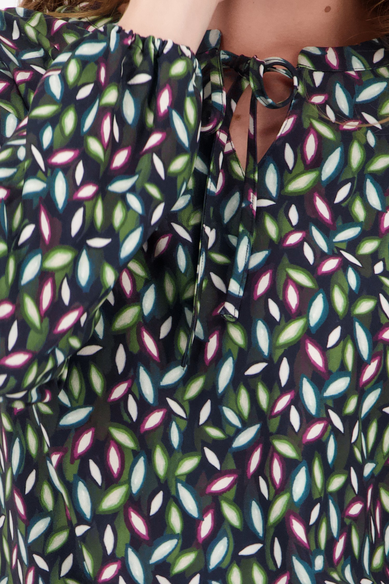 Donkergroene blouse met bladerprint van Claude Arielle voor Dames
