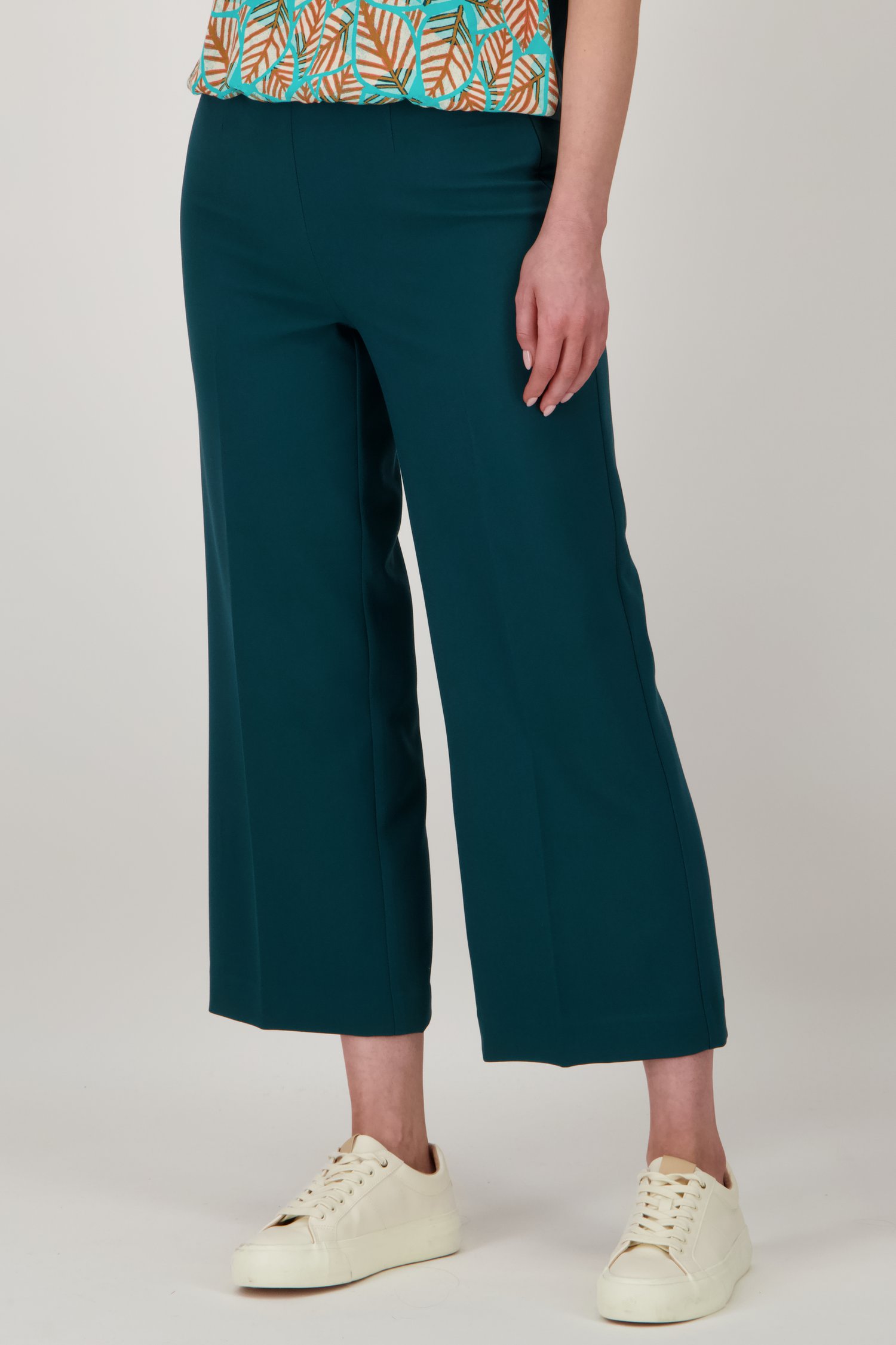 Voorkant van Donkergroene broek  door Libelle voor Dames