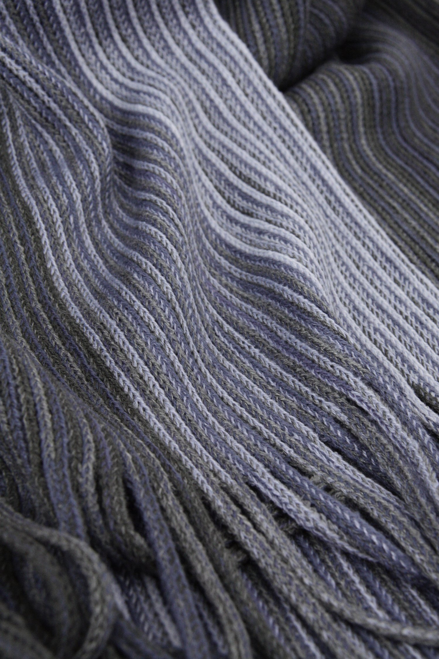 Écharpe en tricot côtelé bleu et gris de Michaelis pour Hommes