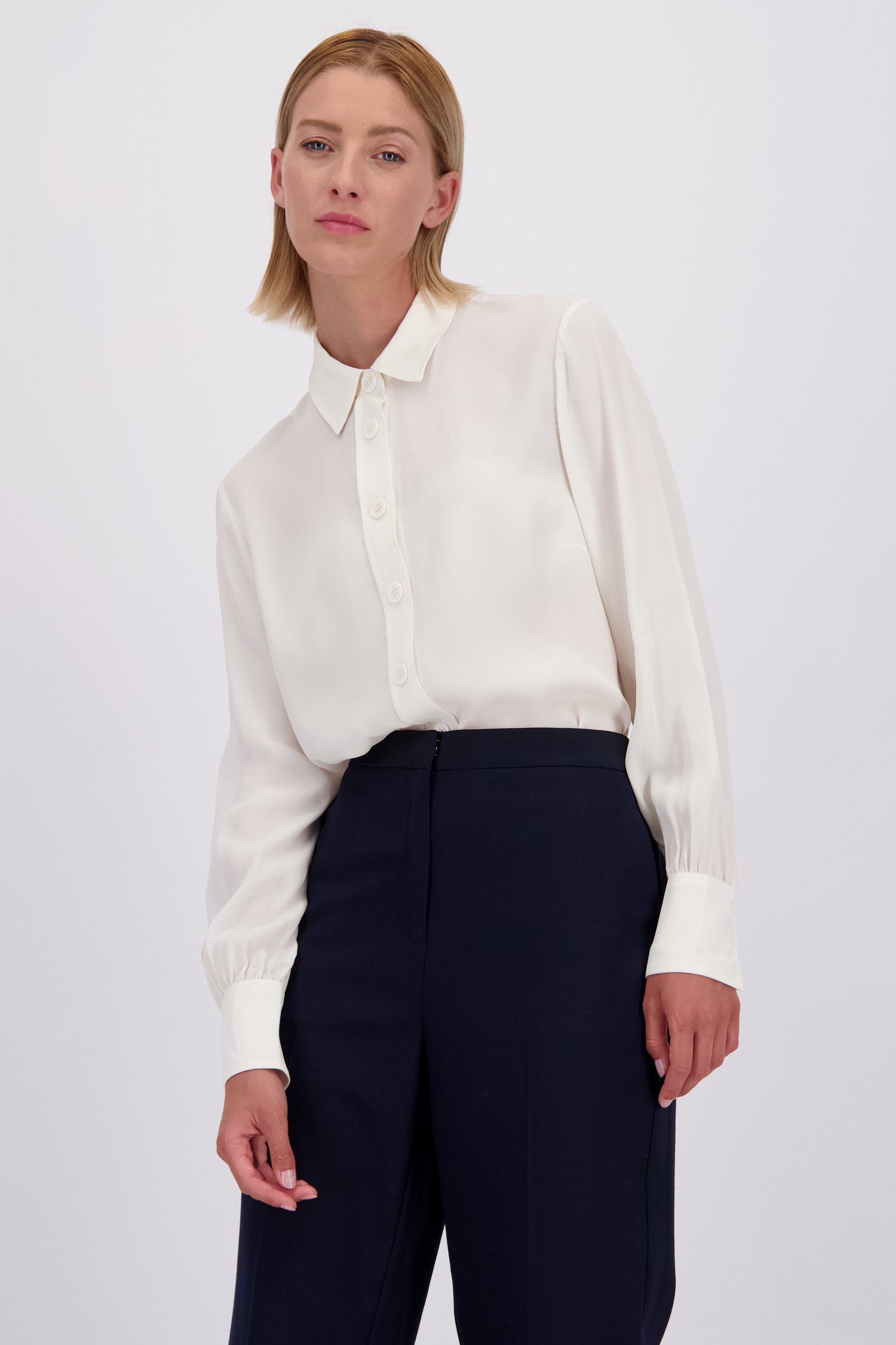 Voorkant van Ecru blouse  door D'Auvry Studio voor Dames