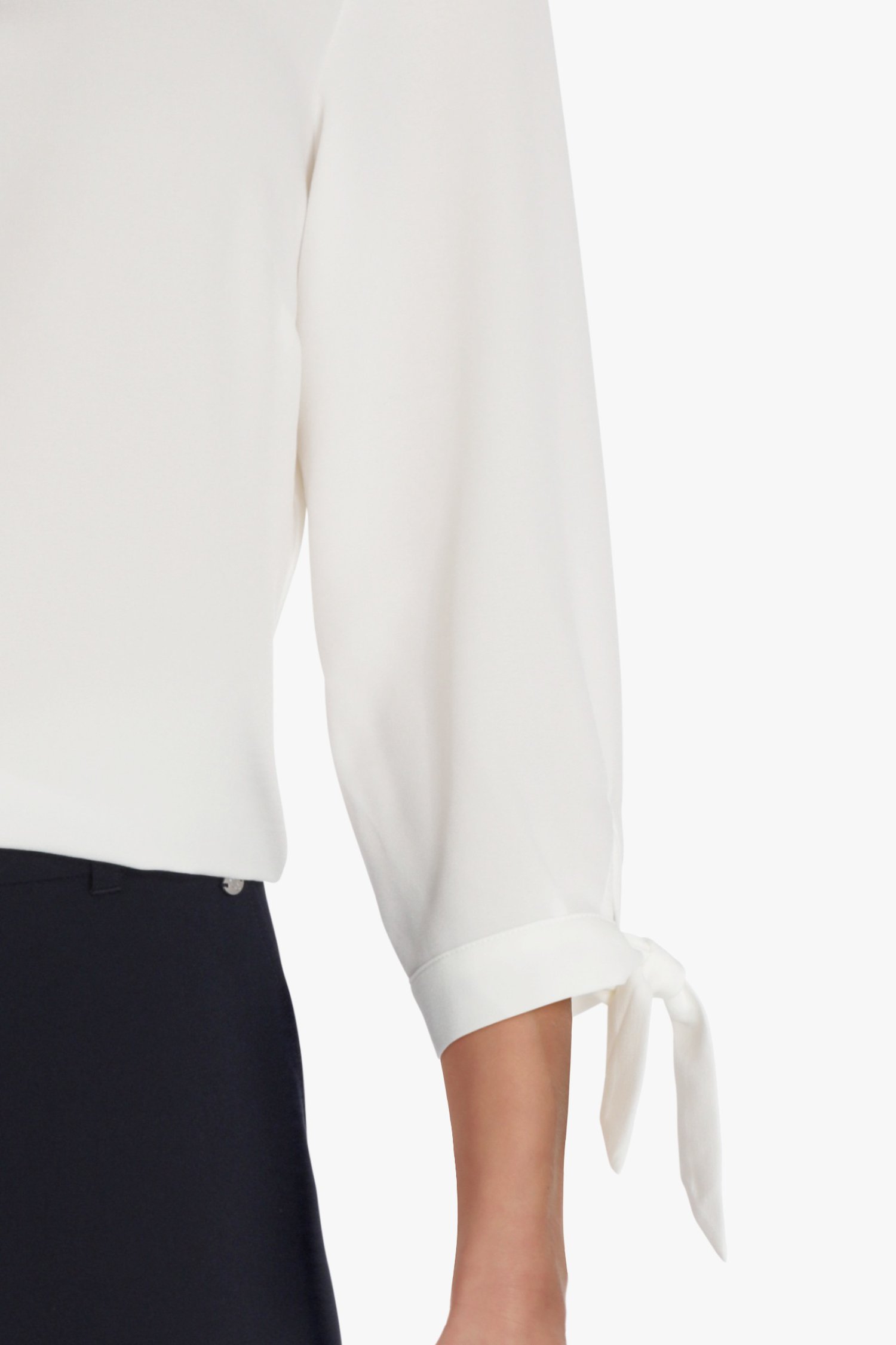 Ecru blouse met V-hals van Claude Arielle voor Dames