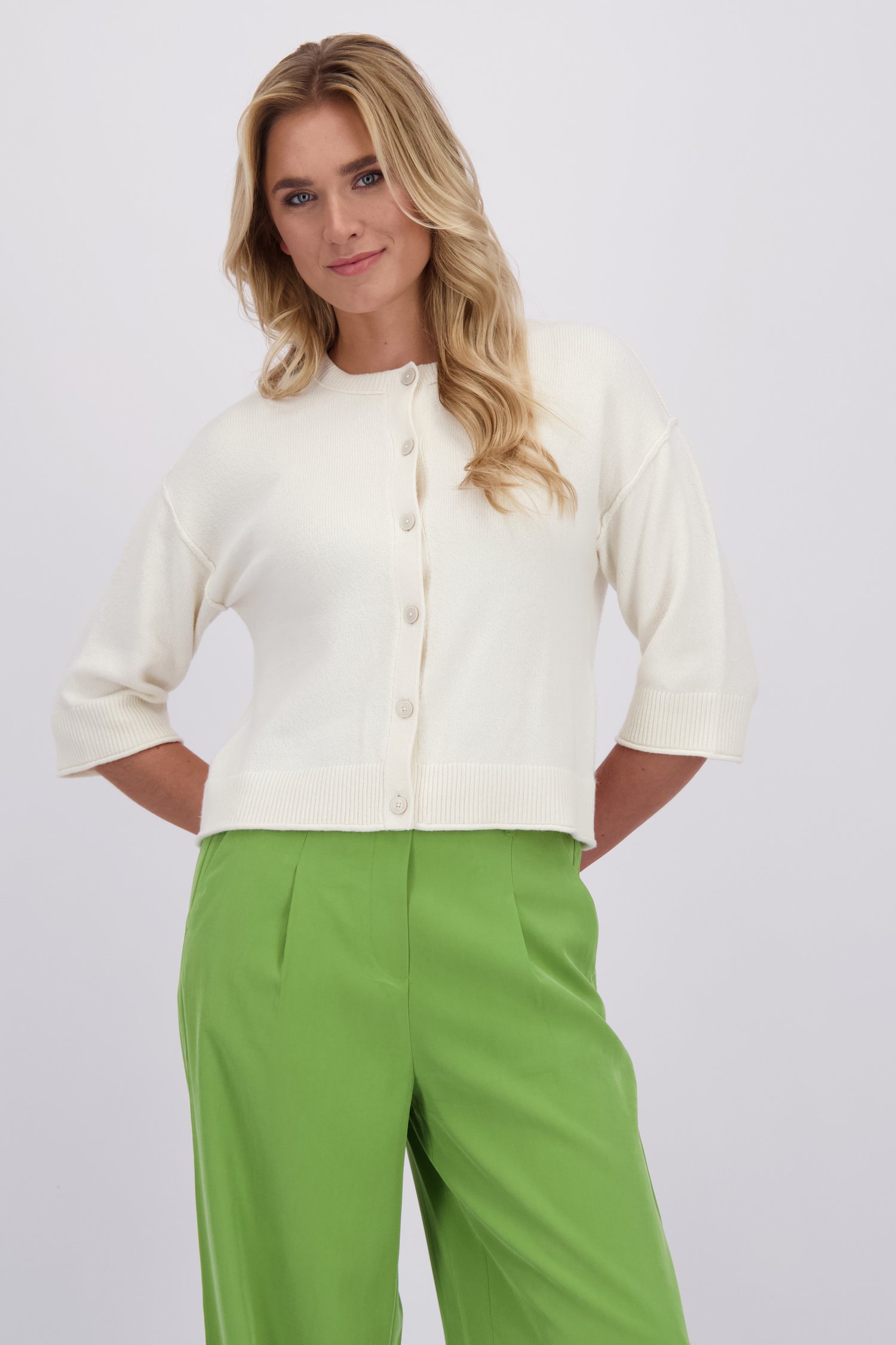 Voorkant van Ecru cardigan met driekwartmouwen door Libelle voor Dames