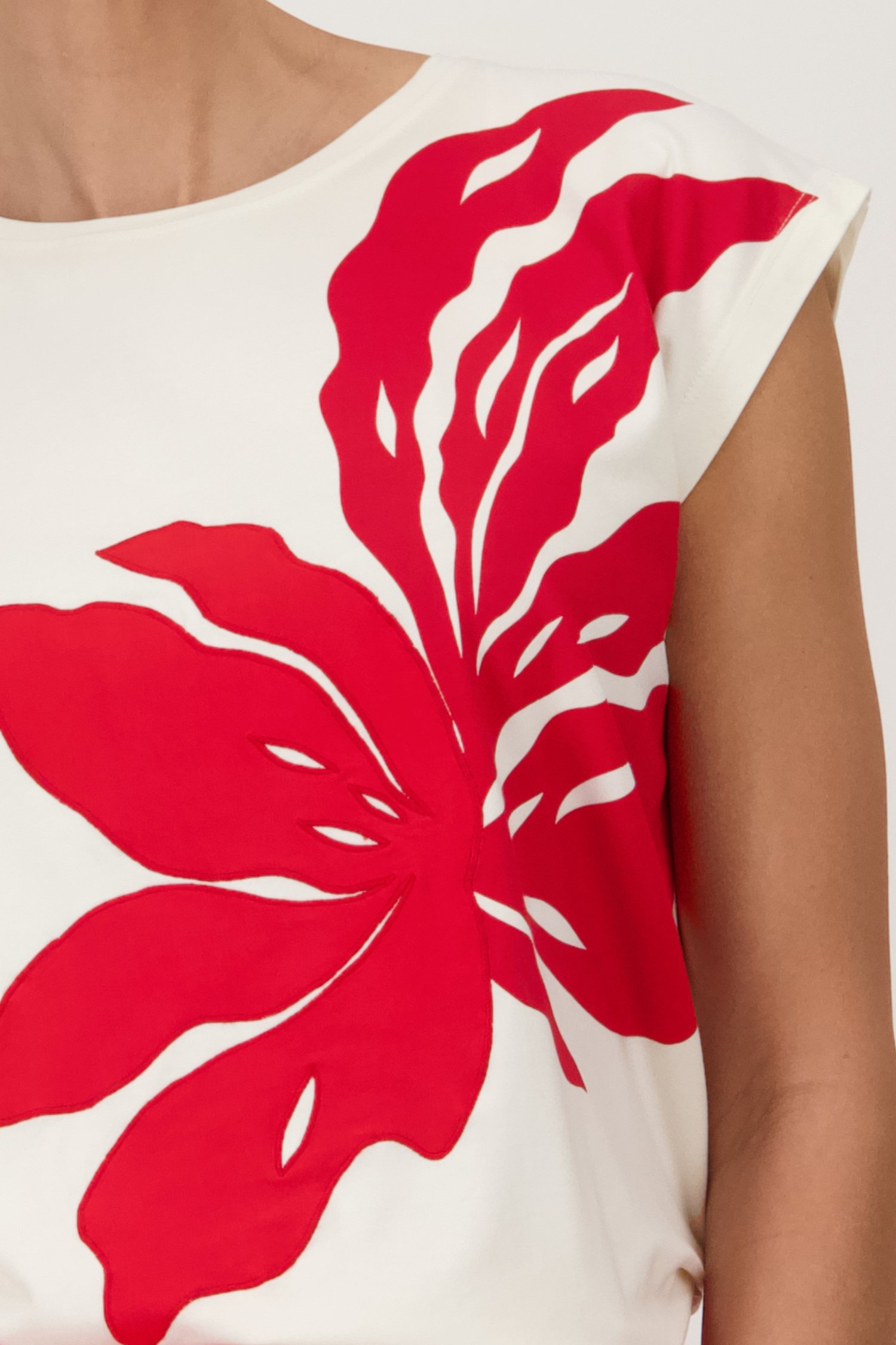 Ecru T-shirt met geborduurde bloem  van D'Auvry voor Dames