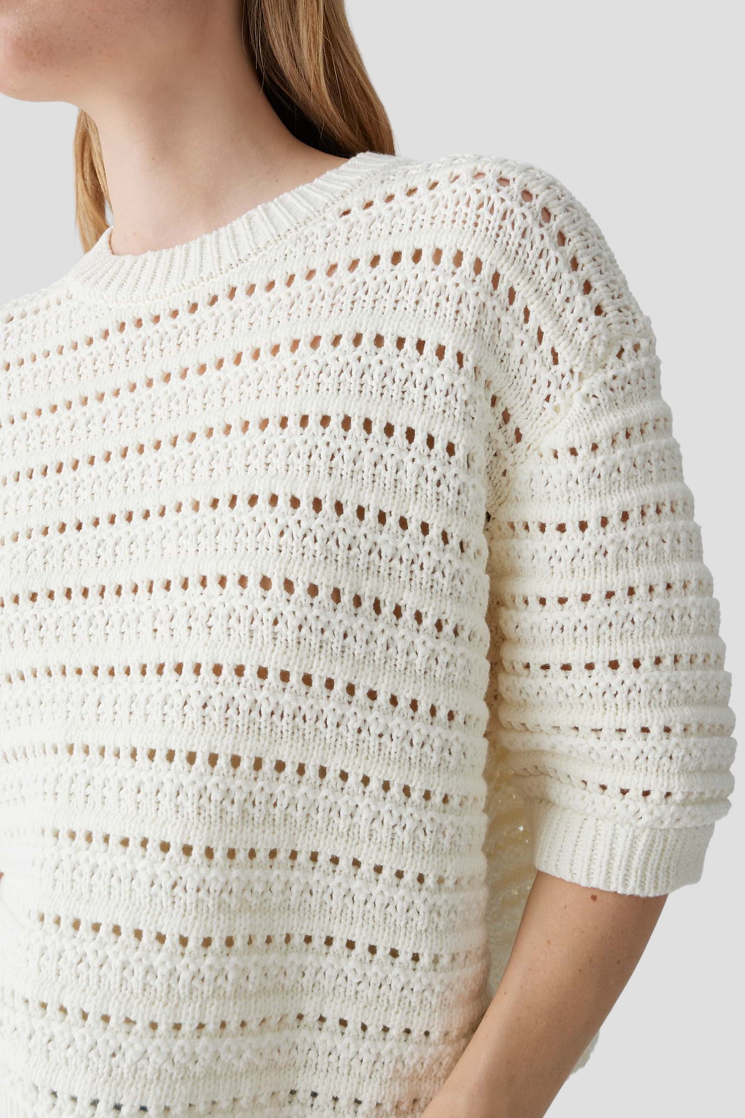 Detail van Ecru trui met ajourmotief en korte mouwen door Opus voor Dames