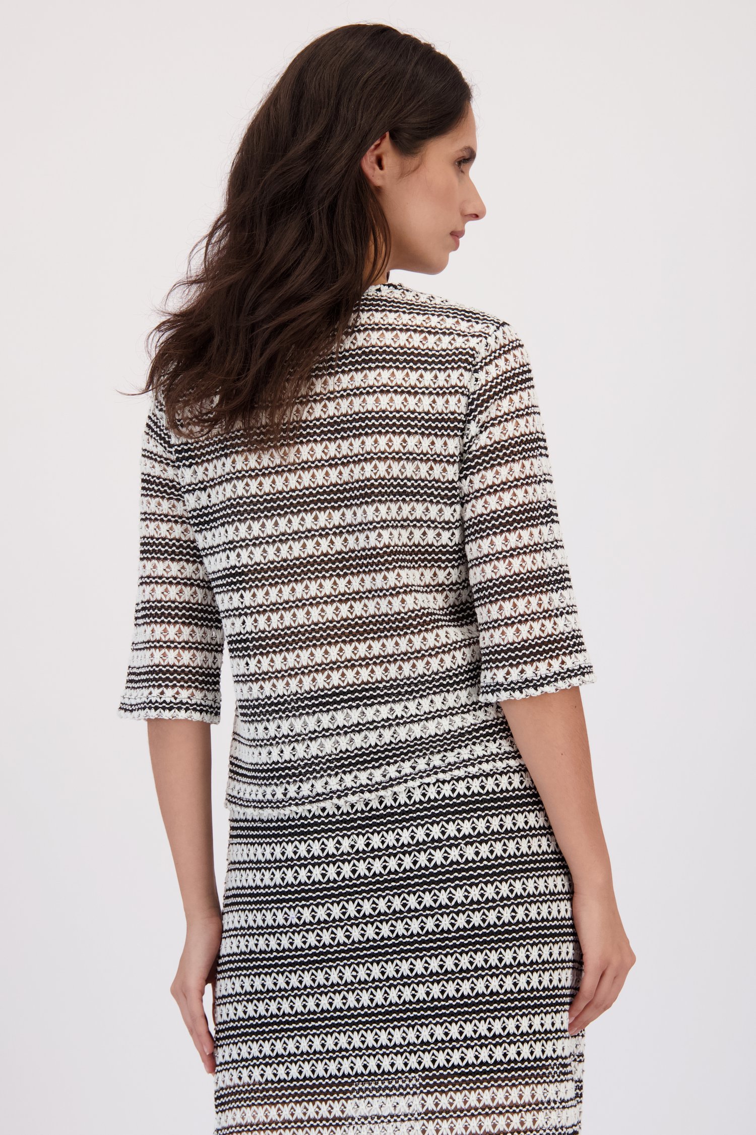 Achterkant van Ecru-zwart gebreid T-shirt met bloemenmotief door JDY voor Dames