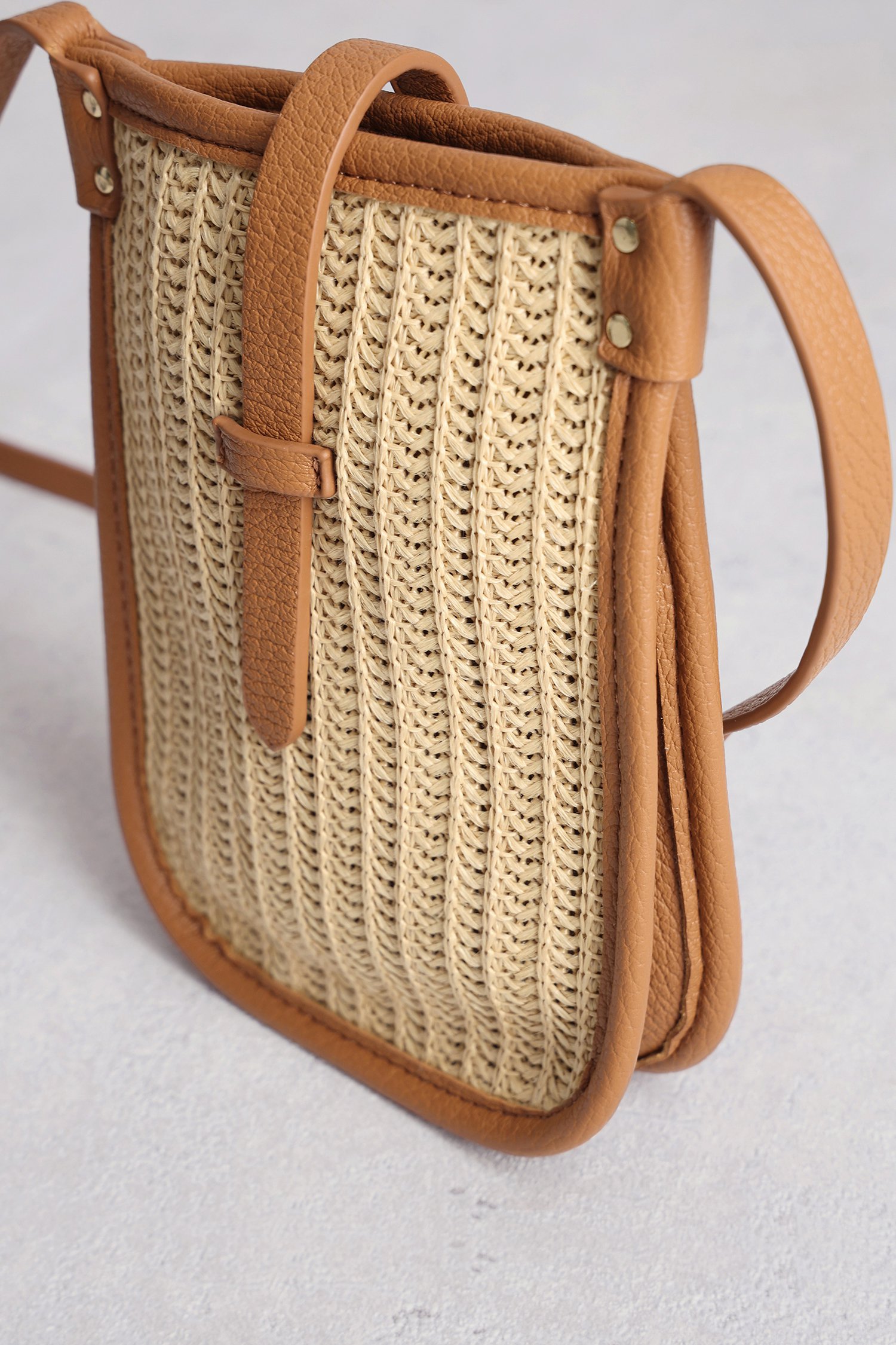 Etui de téléphone tressé marron de Liberty Island pour Femmes