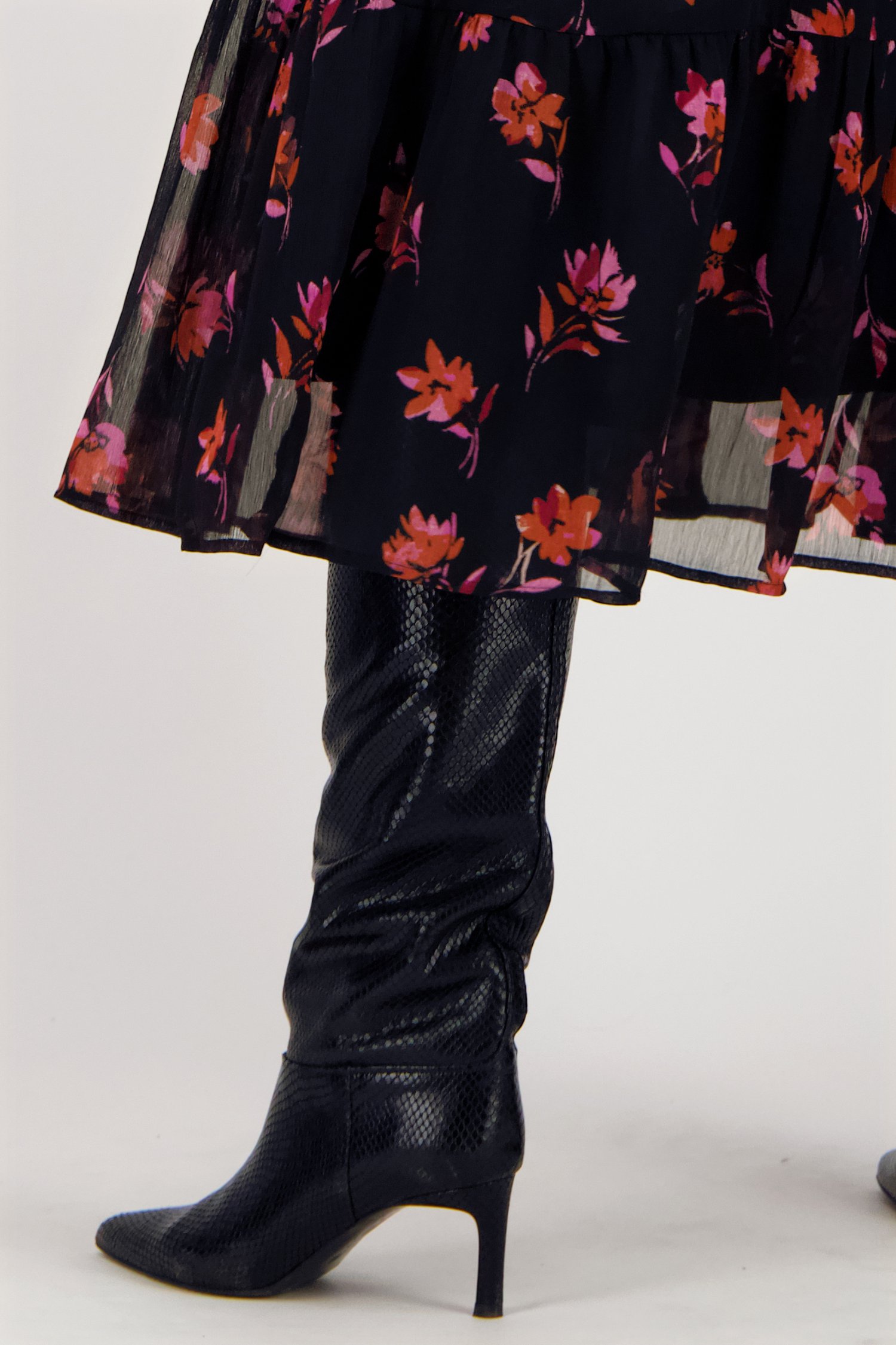 Fijn zwart kleedje met roze bloemenprint van Only Carmakoma voor Dames