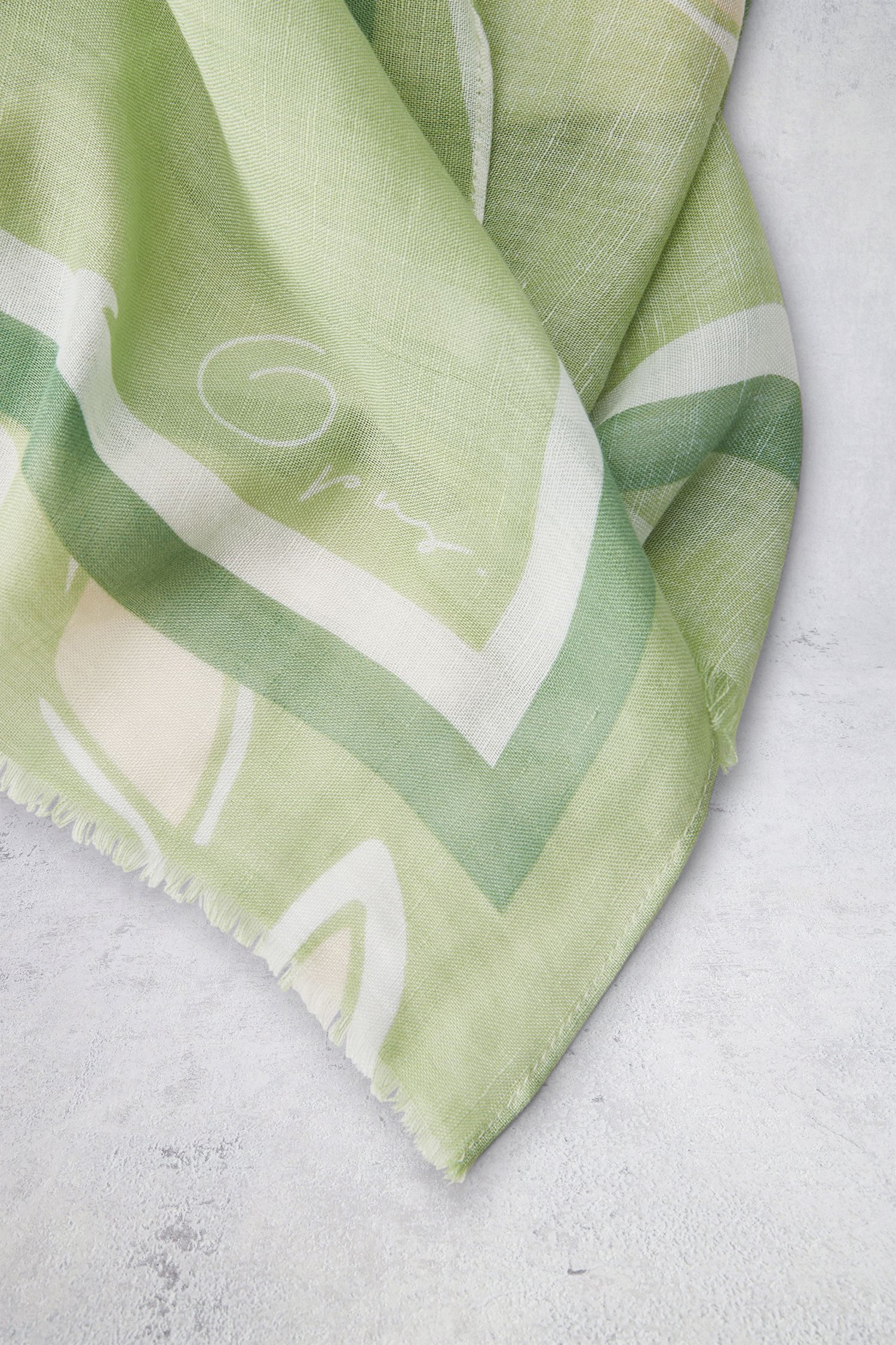 Fijne lichtgroene sjaal met bloemenprint van Opus voor Dames