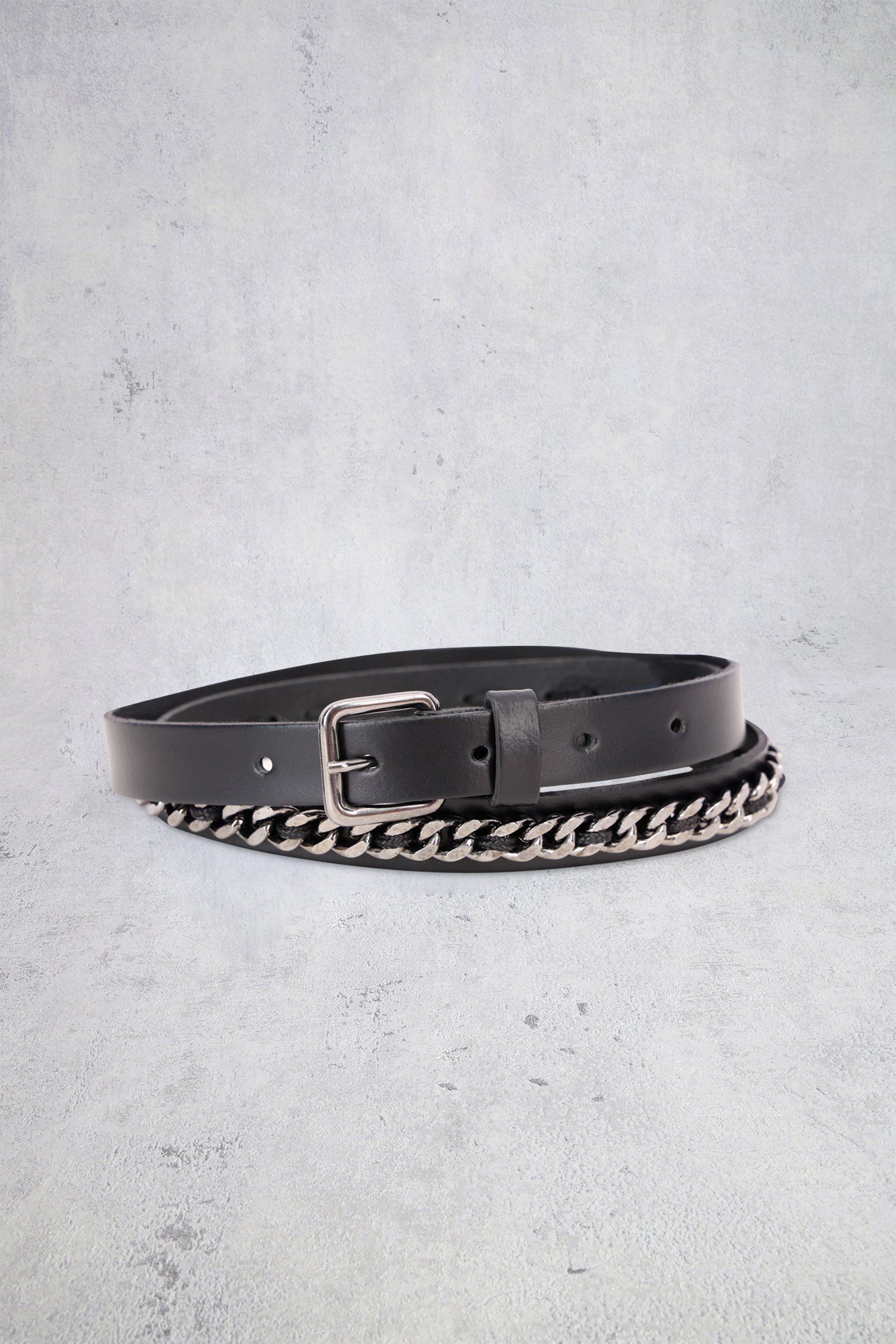 Le devant de Fine ceinture noire avec maillons de Louise pour Femmes