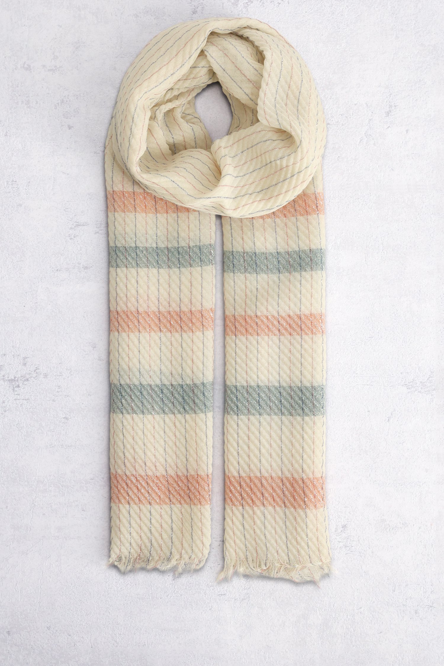 Le devant de Foulard beige à motif rayé de Modeno pour Femmes
