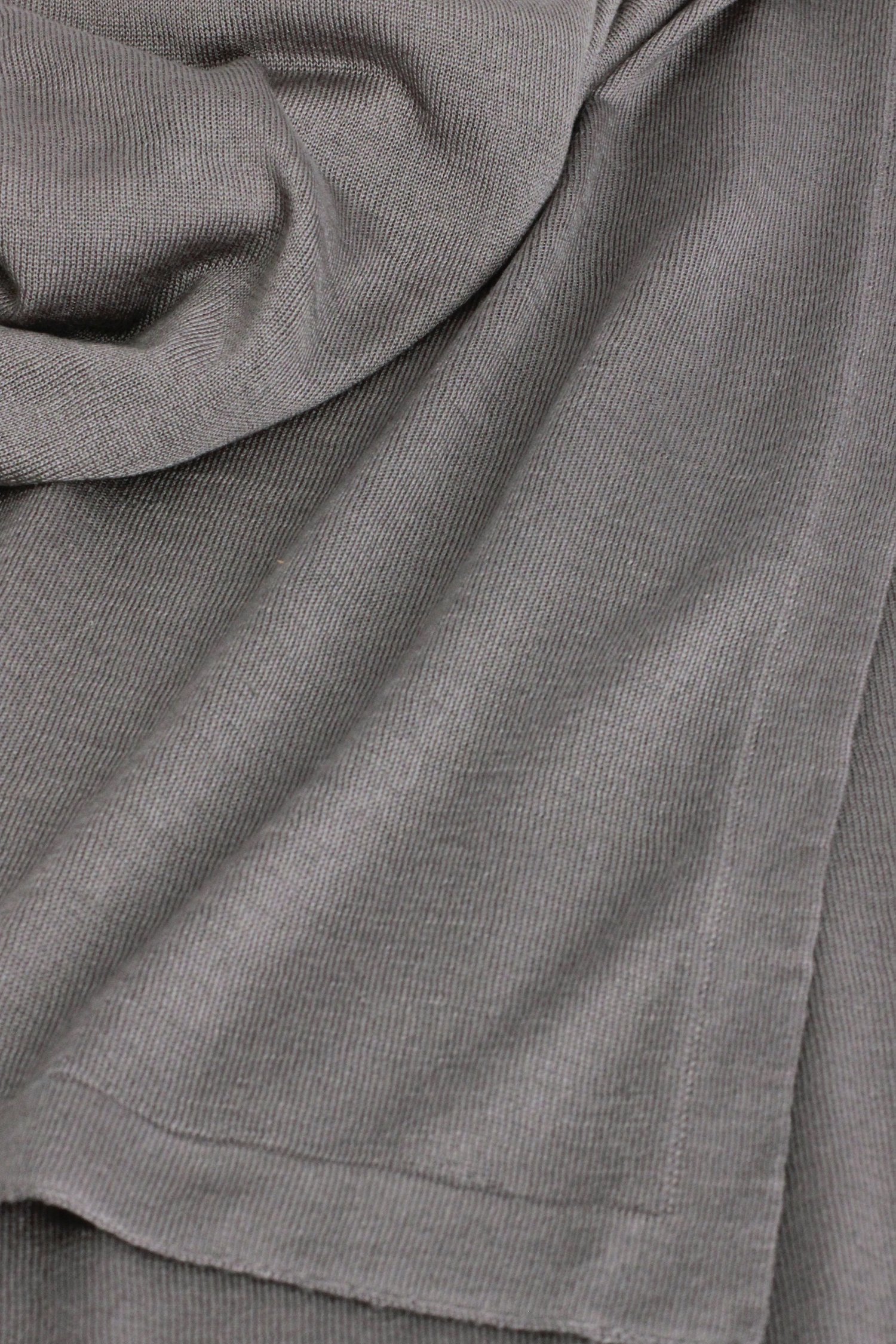 Photo produit 1 de Foulard gris finement tricoté de D'Auvry Studio pour Femmes