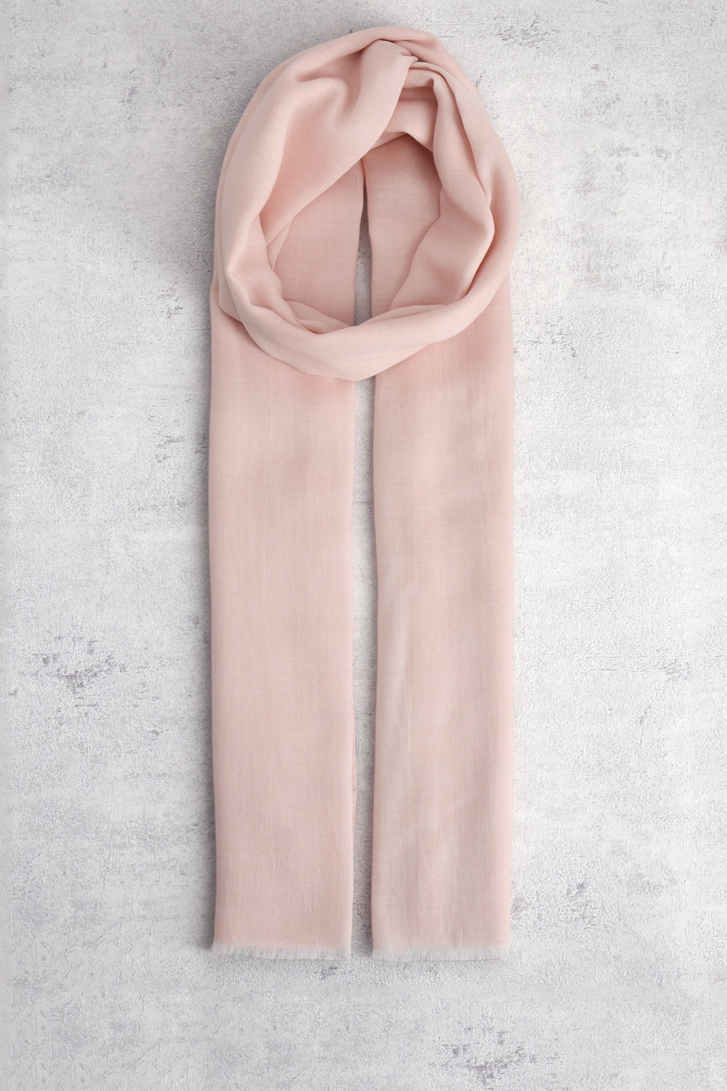 Le devant de Foulard rose clair à bords effilochés de AC by Annelien Coorevits pour Femmes