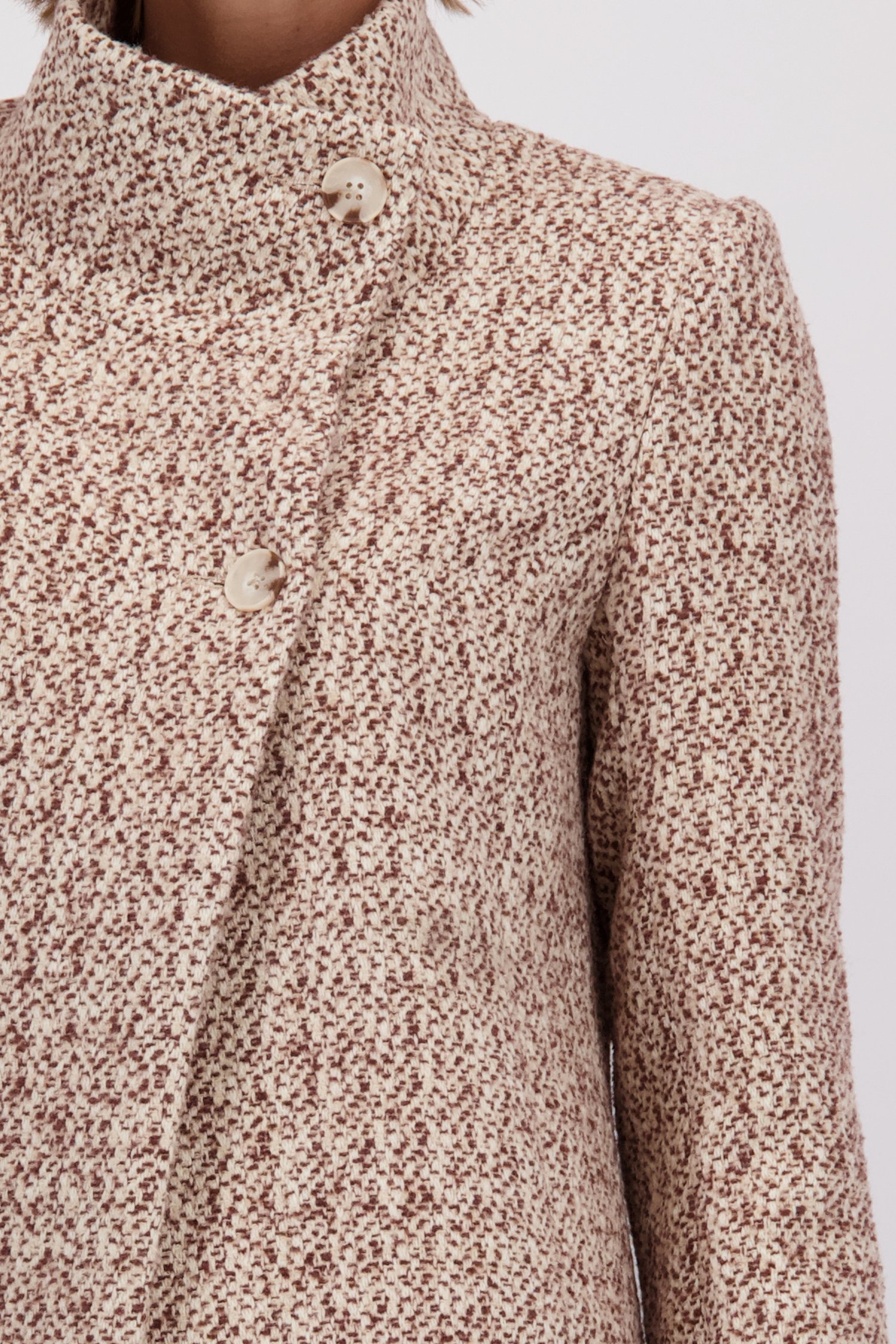 Detail van Gebreide mantel door Claude Arielle voor Dames