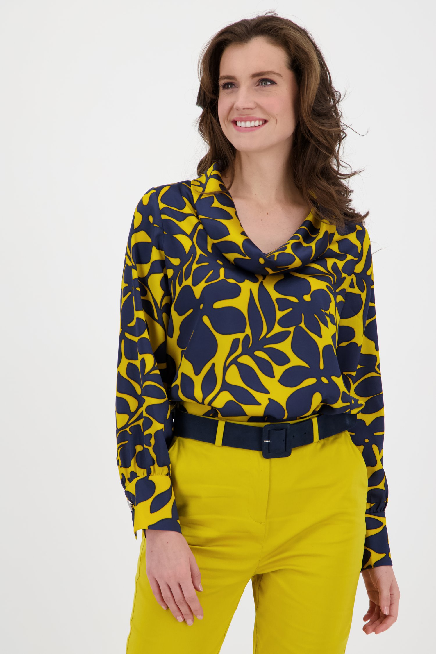 karakter Microbe adviseren Gele blouse met donkerblauwe bloemenprint van D'Auvry | 6871640 | e5