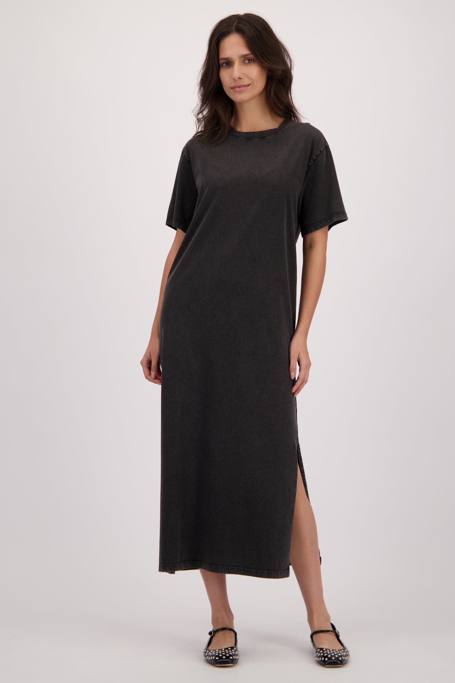 Voorkant van Gewassen grijs T-shirt kleed door Louise voor Dames