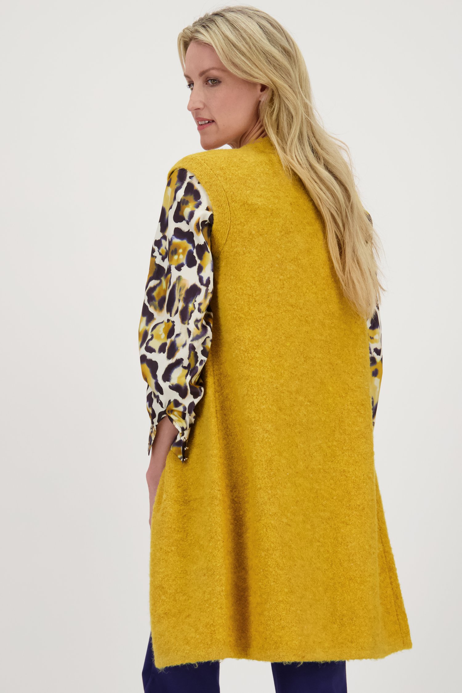 Goudkleurige cardigan zonder mouwen van Claude Arielle voor Dames