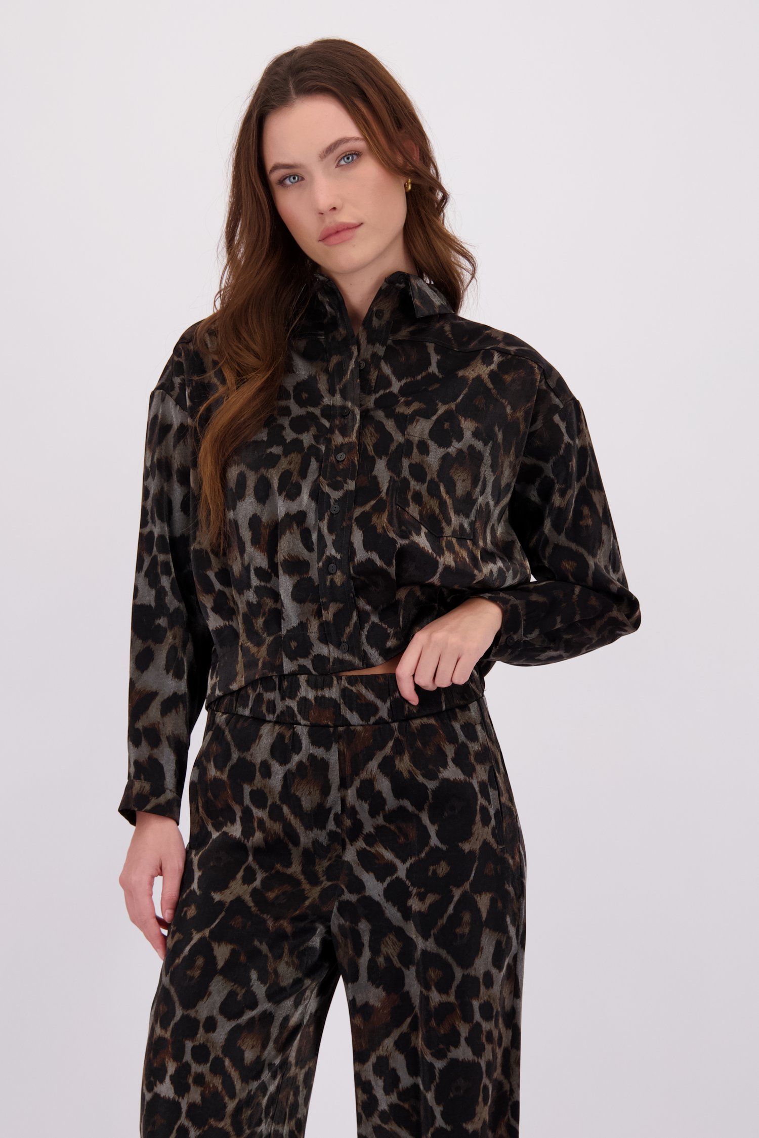 Voorkant van Grijs metallic jasje met print door Geisha voor Dames