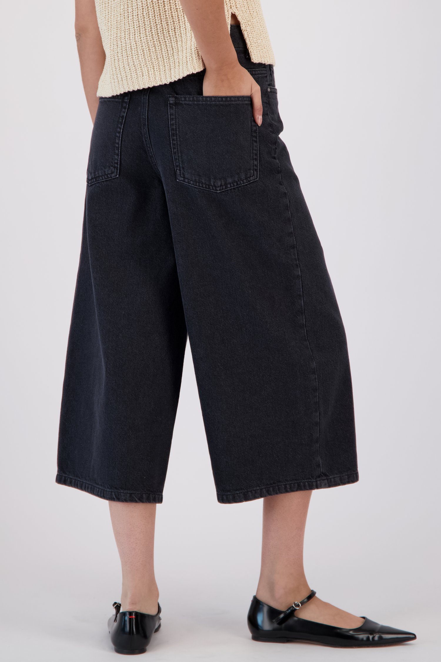 Achterkant van Grijze jeans culotte  door Louise voor Dames