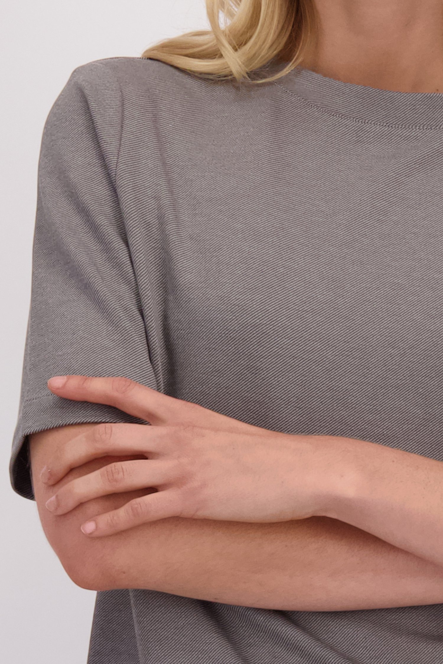 Detail van Grijze trui met korte mouwen door Liberty Island voor Dames