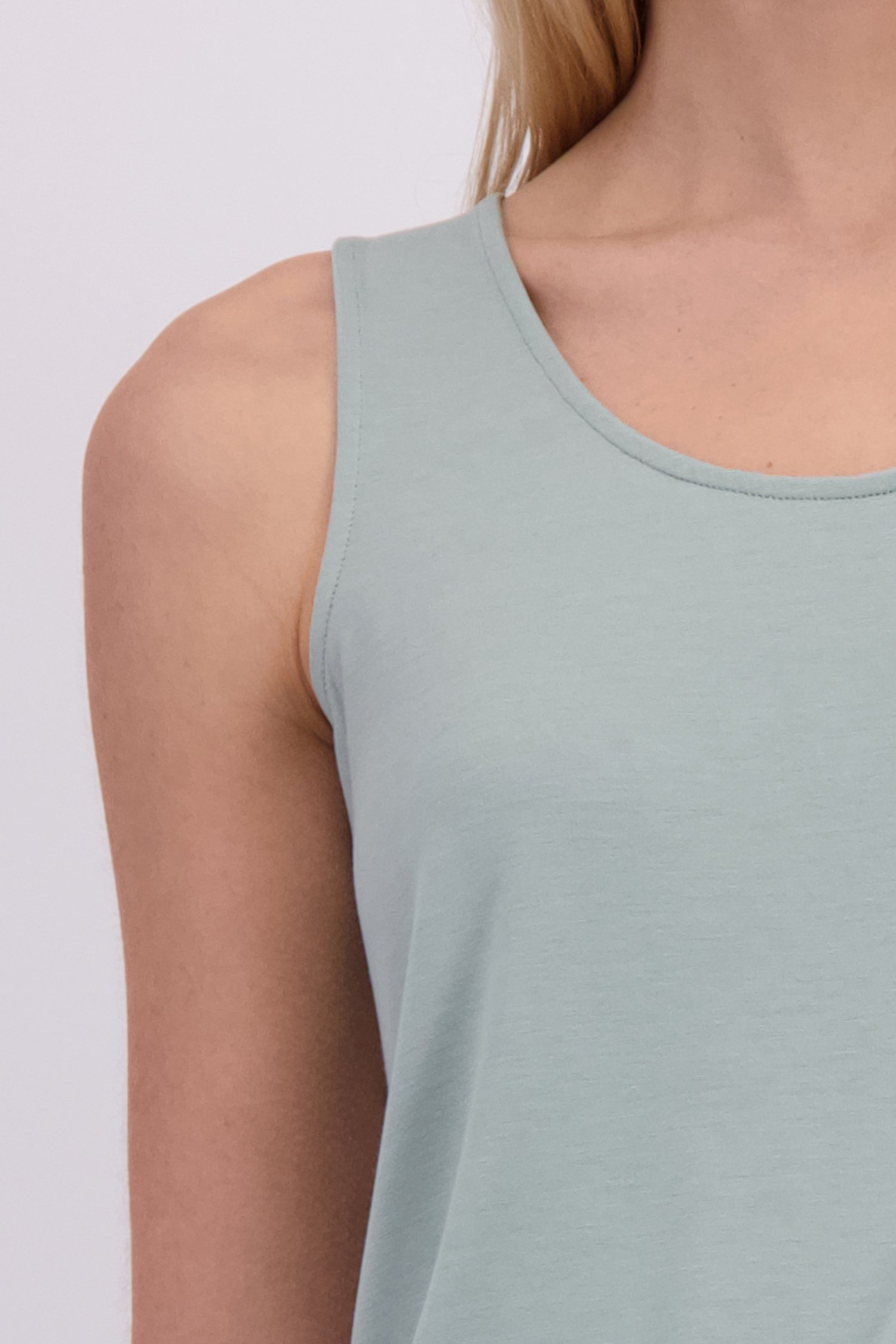 Detail van Groen basic topje door Liberty Island voor Dames