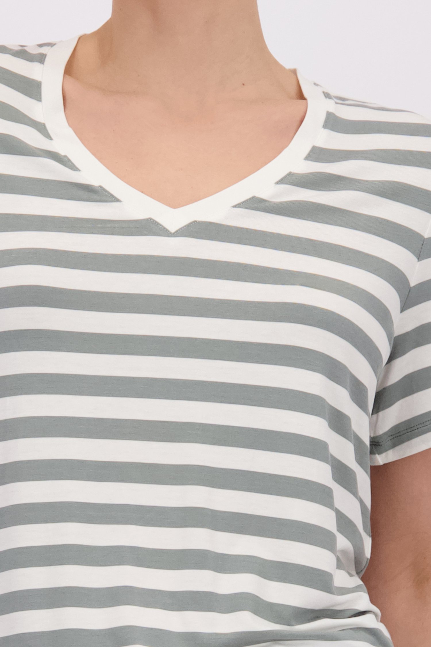 Detail van Groen-wit gestreepte T-shirt met V-hals door Liberty Island voor Dames
