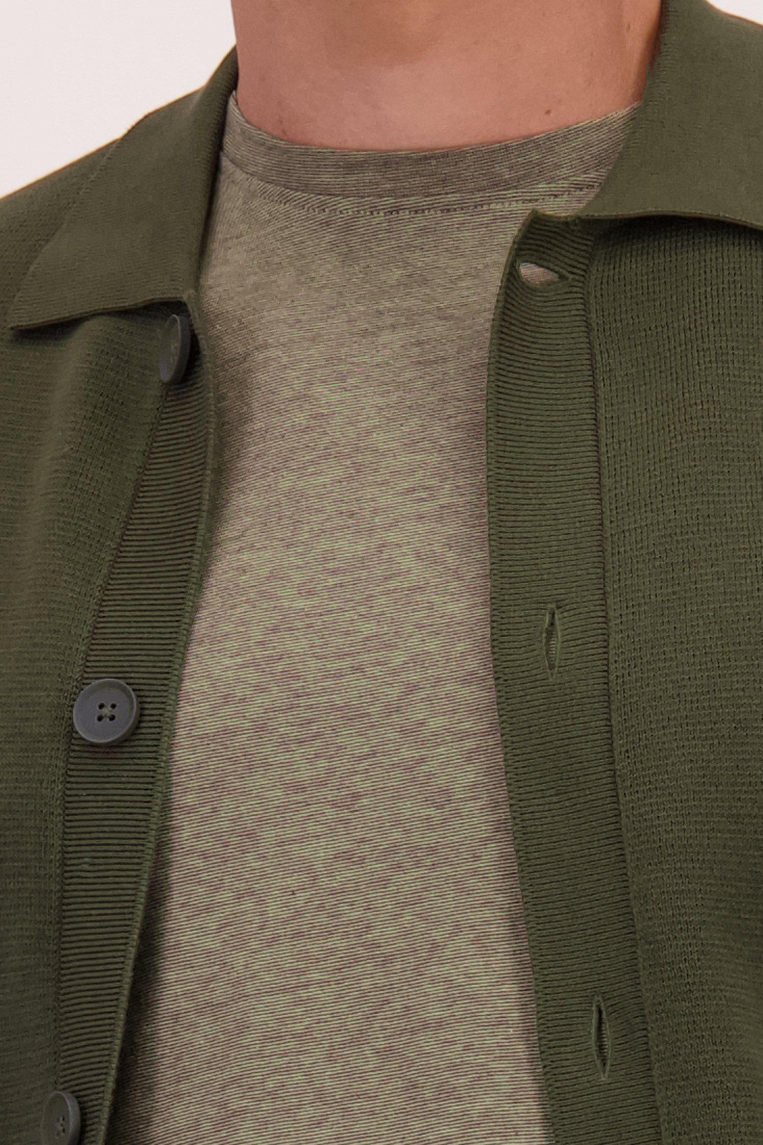 Detail van Groene cardigan met polokraag door Casual Five voor Heren