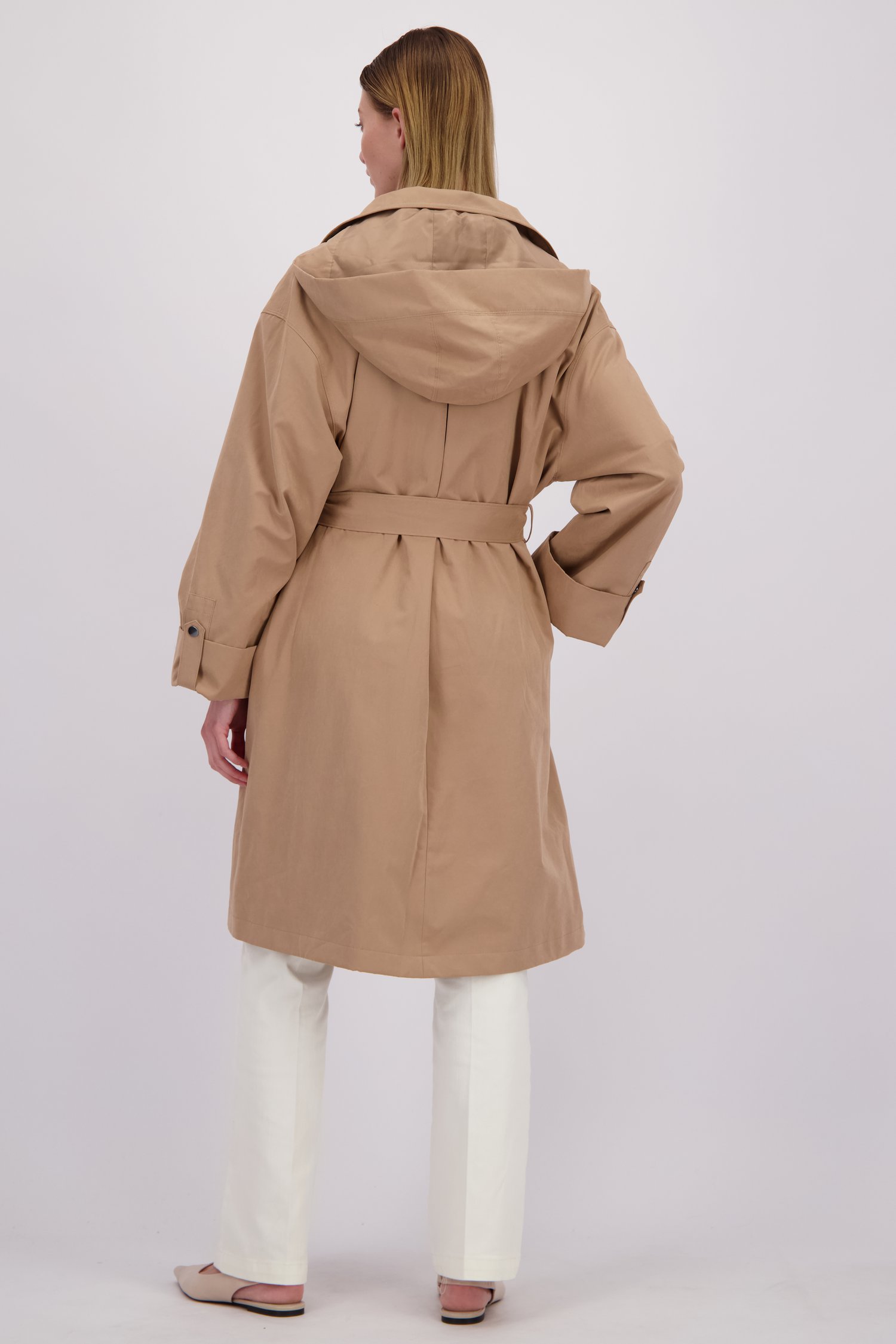 Achterkant van Halflange beige trenchcoat met kap door D'Auvry voor Dames