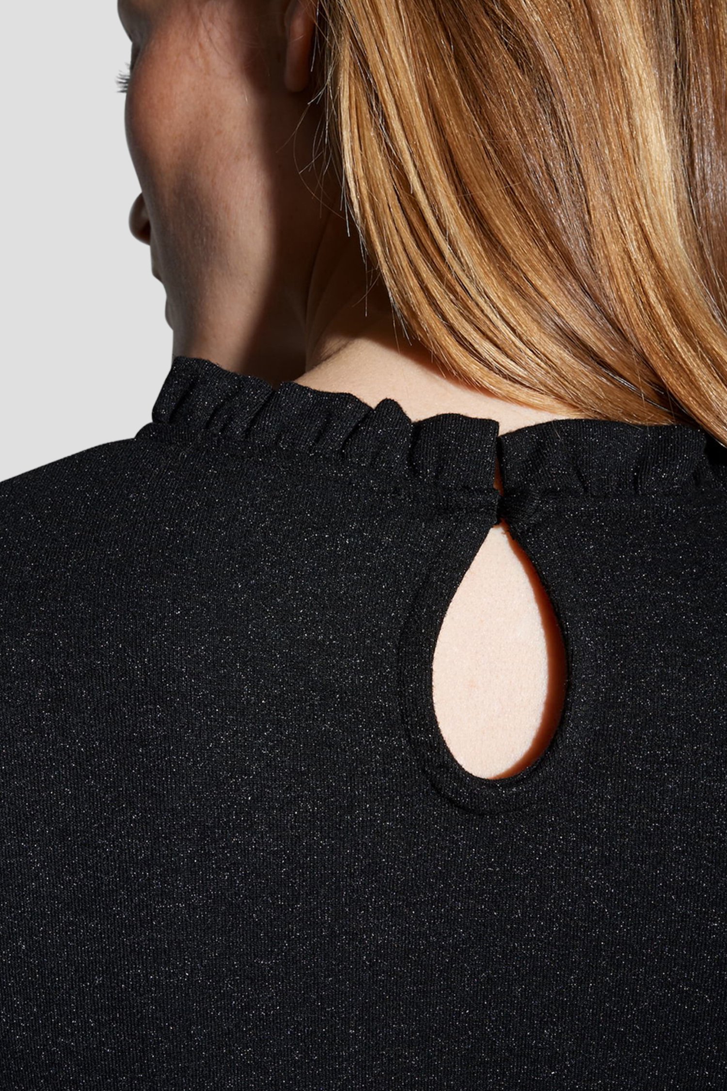 Détail de Haut noir à manches longues avec détail pailleté de Opus pour Femmes