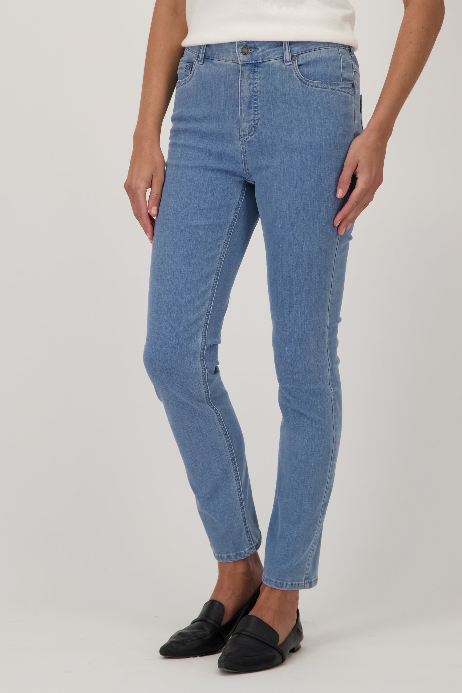 Jean bleu clair avec stretch et taille élastiquée de Claude Arielle pour Femmes