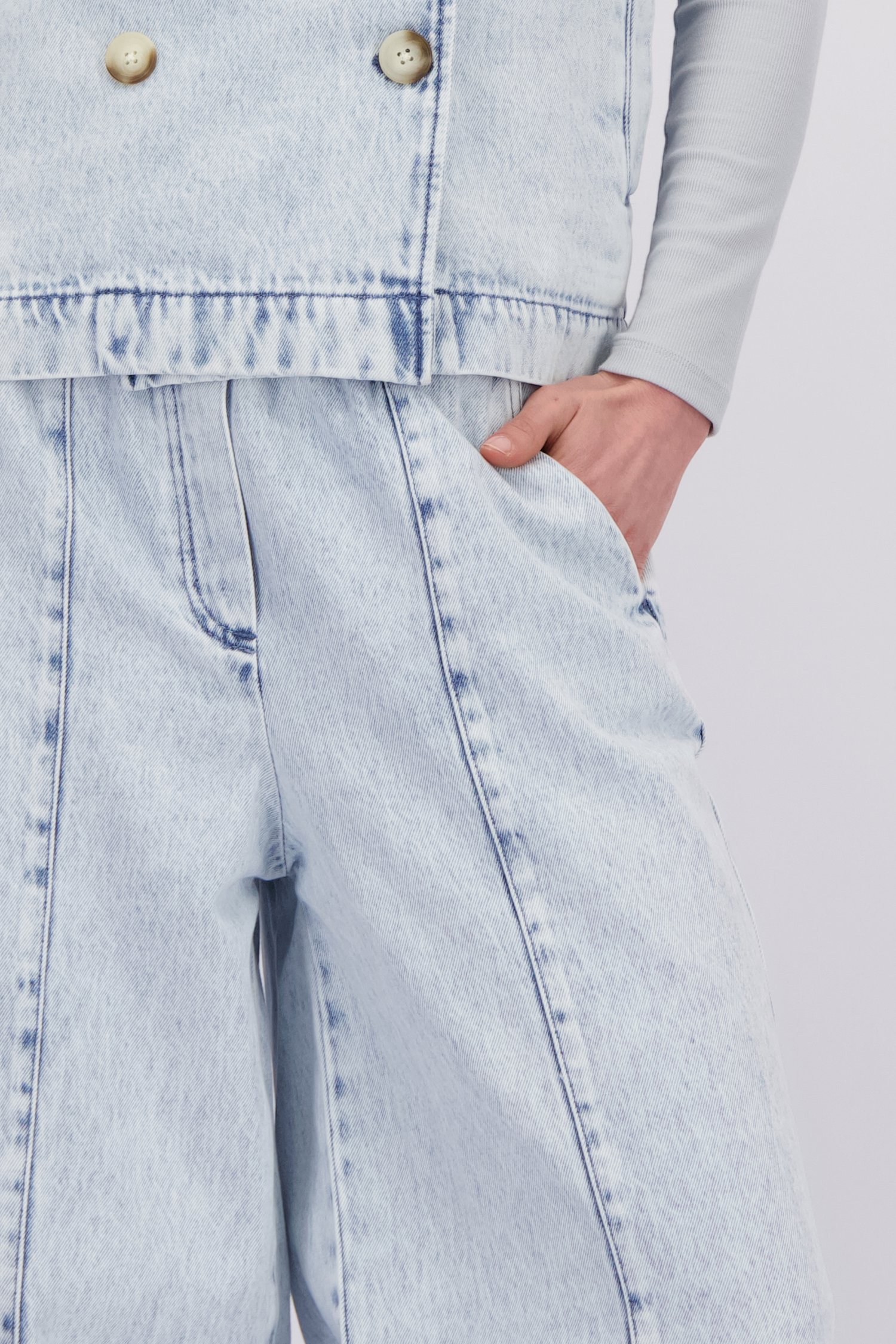 Photo supplémentaire 1 de Jean bleu clair large à taille élastique de Liberty Island Denim pour Femmes