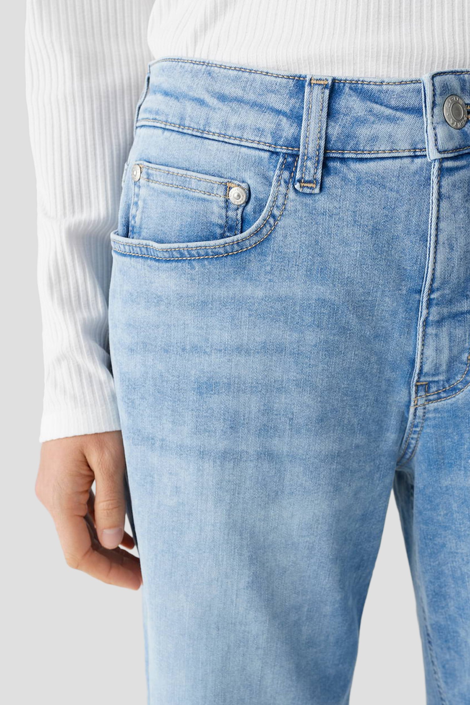 Détail de Jean bleu clair longueur cheville - coupe barrel de Opus pants pour Femmes