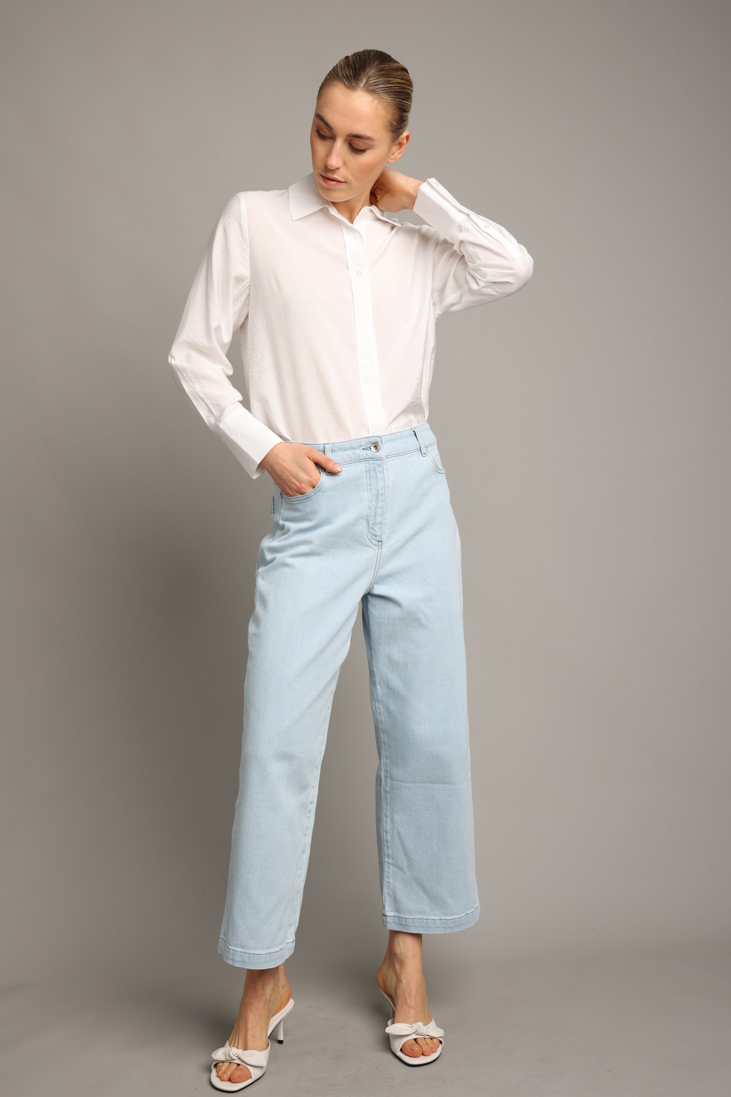 Le devant de Jean bleu clair – Wide leg fit – Longueur 7/8 de Liberty Island Denim pour Femmes