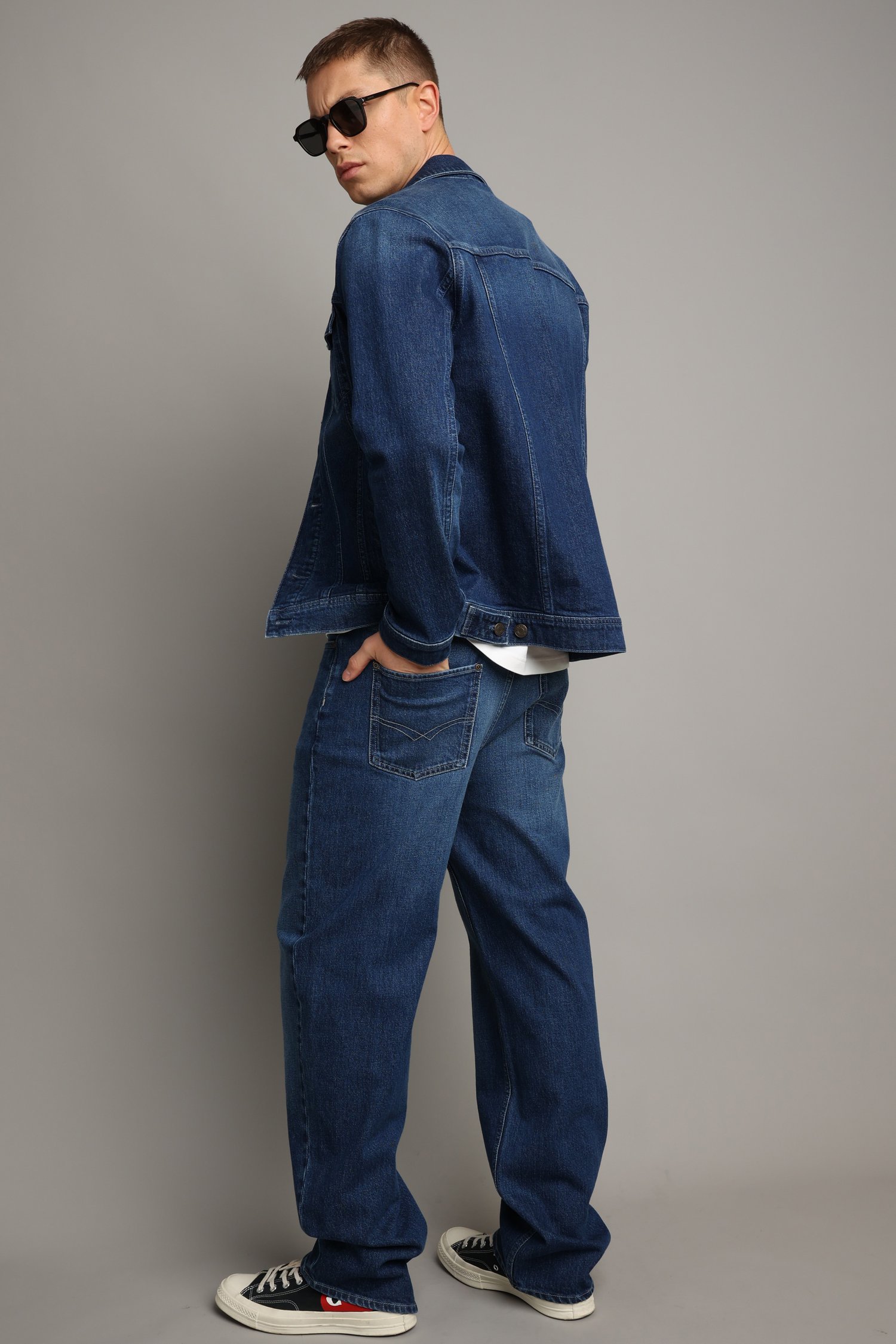 Le dos de Jean bleu foncé – Coupe relaxed de Liberty Island Denim pour Hommes