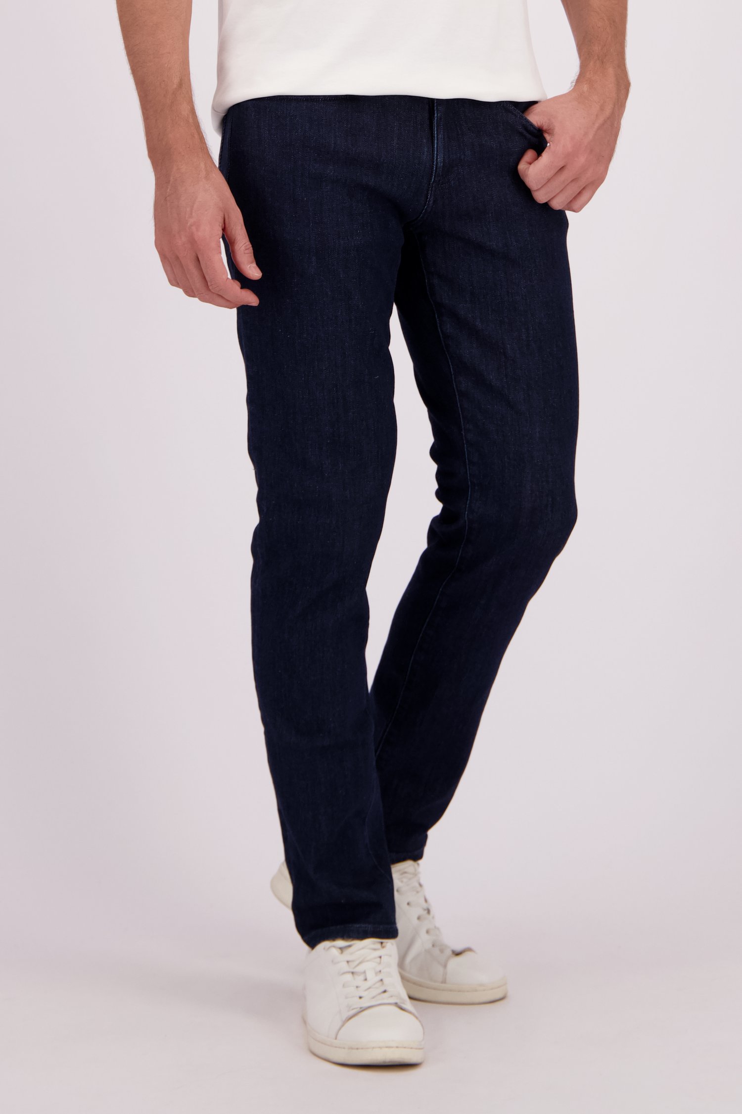 Le devant de Jean bleu foncé – Jan – comfort fit – L32 de Liberty Island Denim pour Hommes