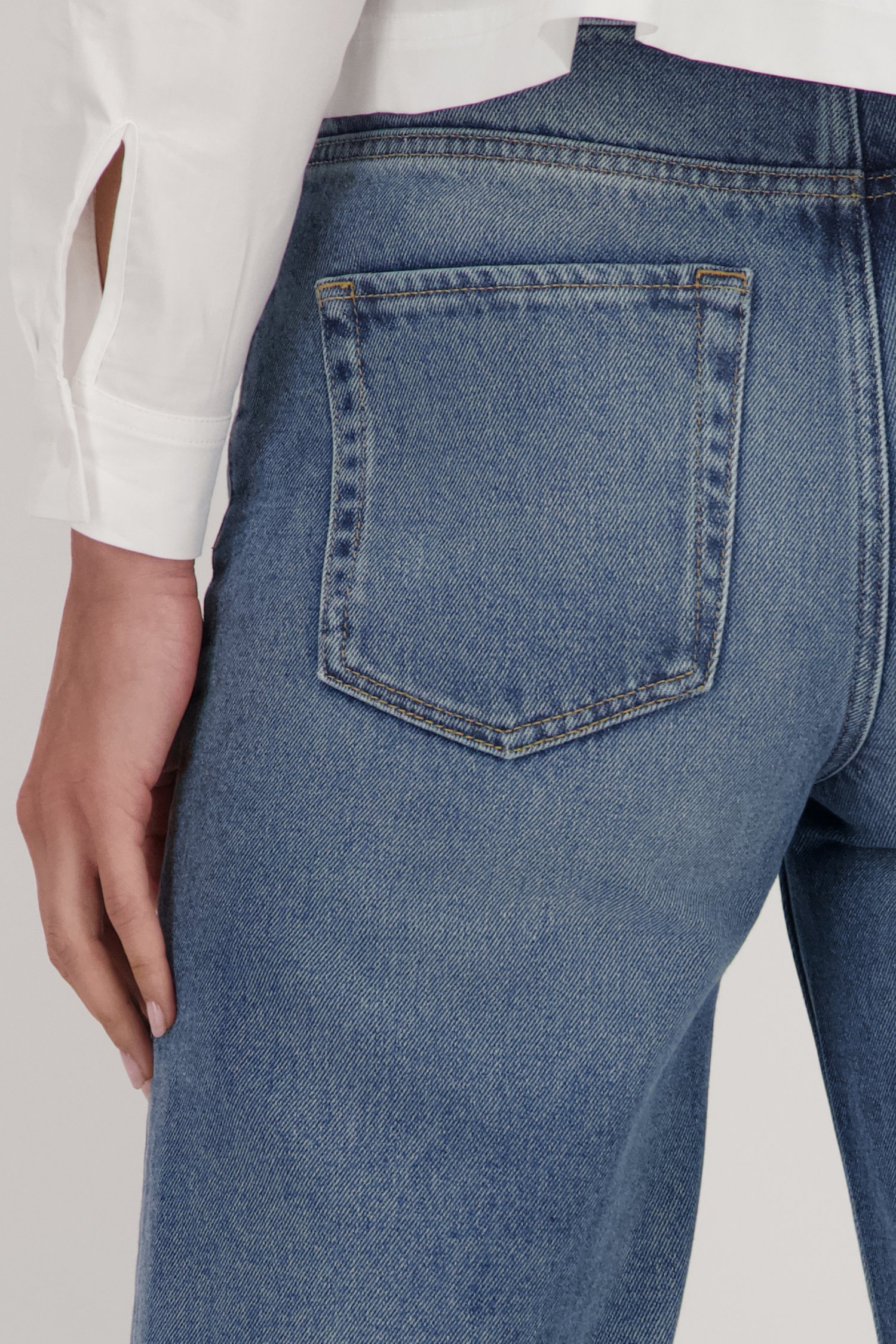 Détail de Jean bleu large de More & More pour Femmes