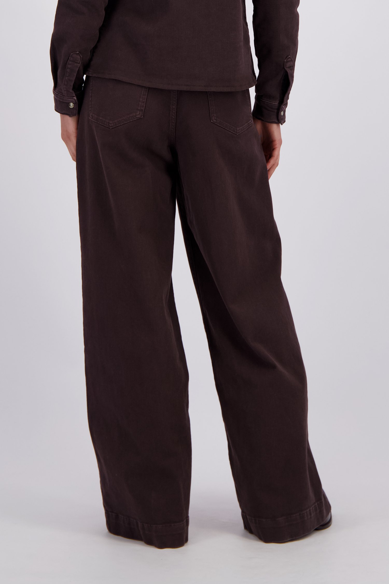 Le dos de Jean brun large avec plis de Liberty Island Denim pour Femmes