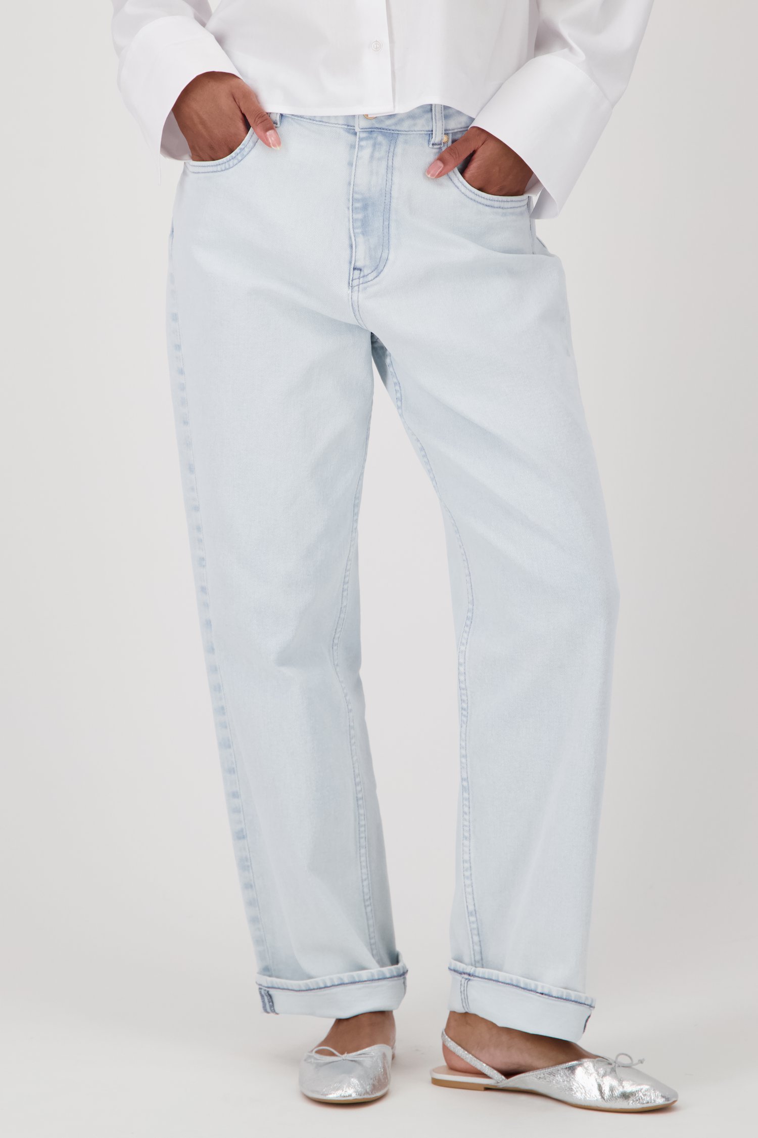 Le devant de Jean fuselé bleu clair à l’aspect délavé de Louise pour Femmes