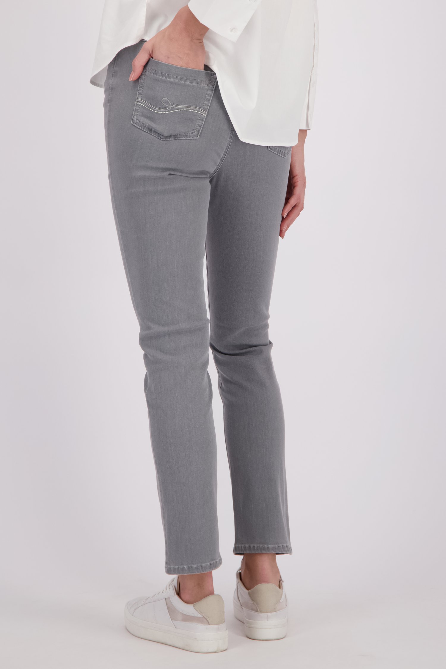 Jean gris avec stretch et taille élastiquée de Claude Arielle pour Femmes