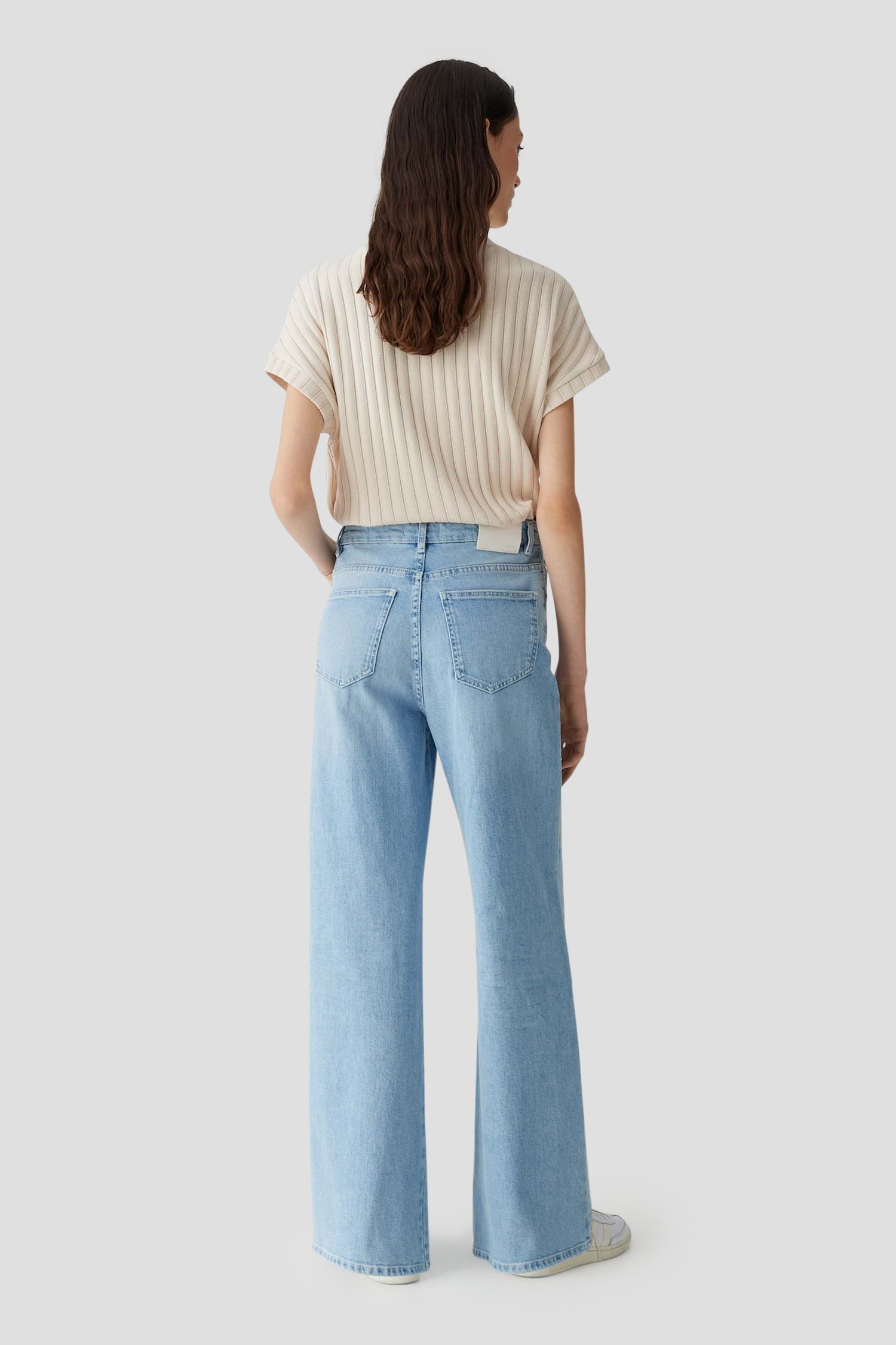 Le dos de Jeans bleu clair ample avec ceinture à nœud de Opus pour Femmes