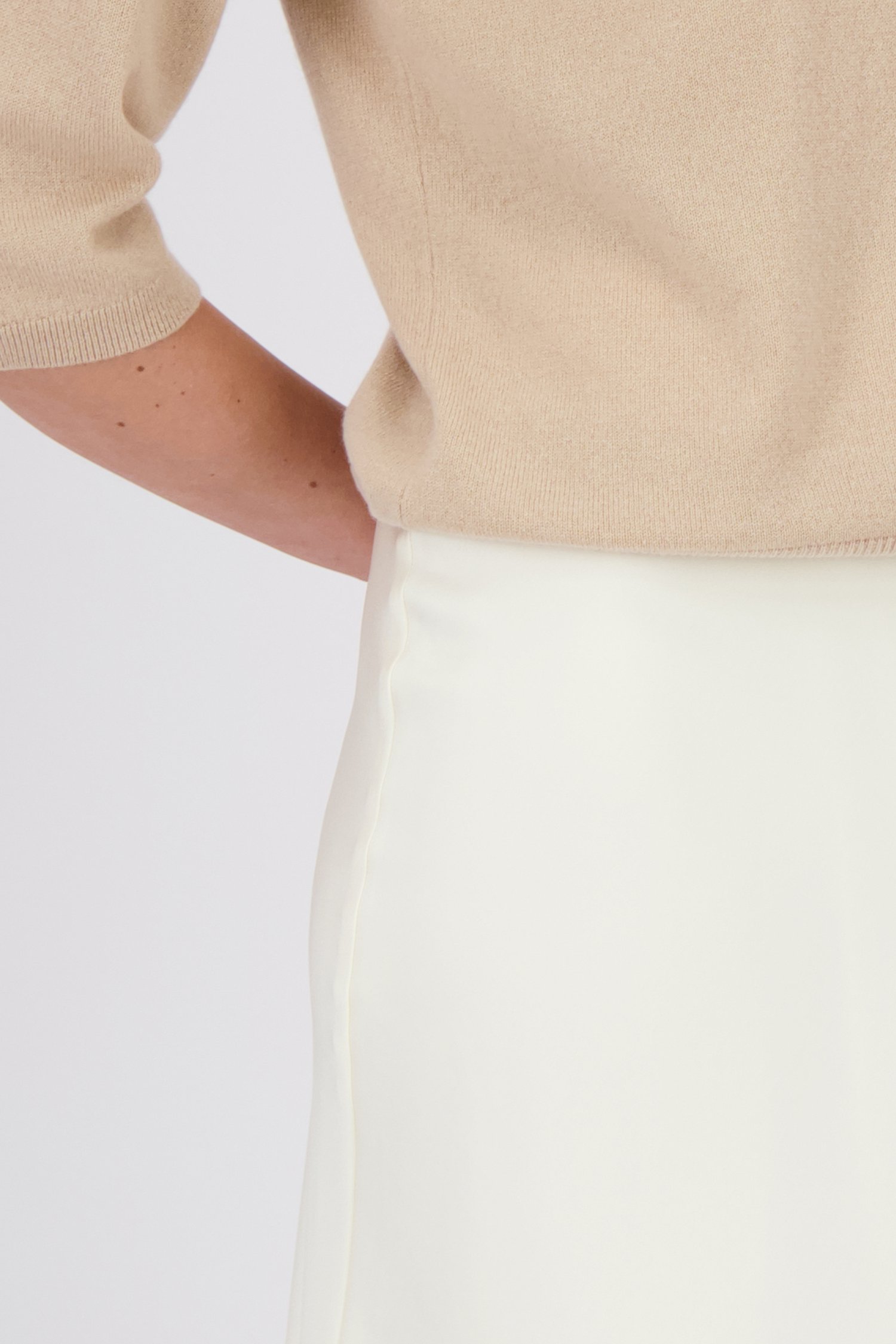 Photo supplémentaire 1 de Jupe écrue brillante de D'Auvry Studio pour Femmes