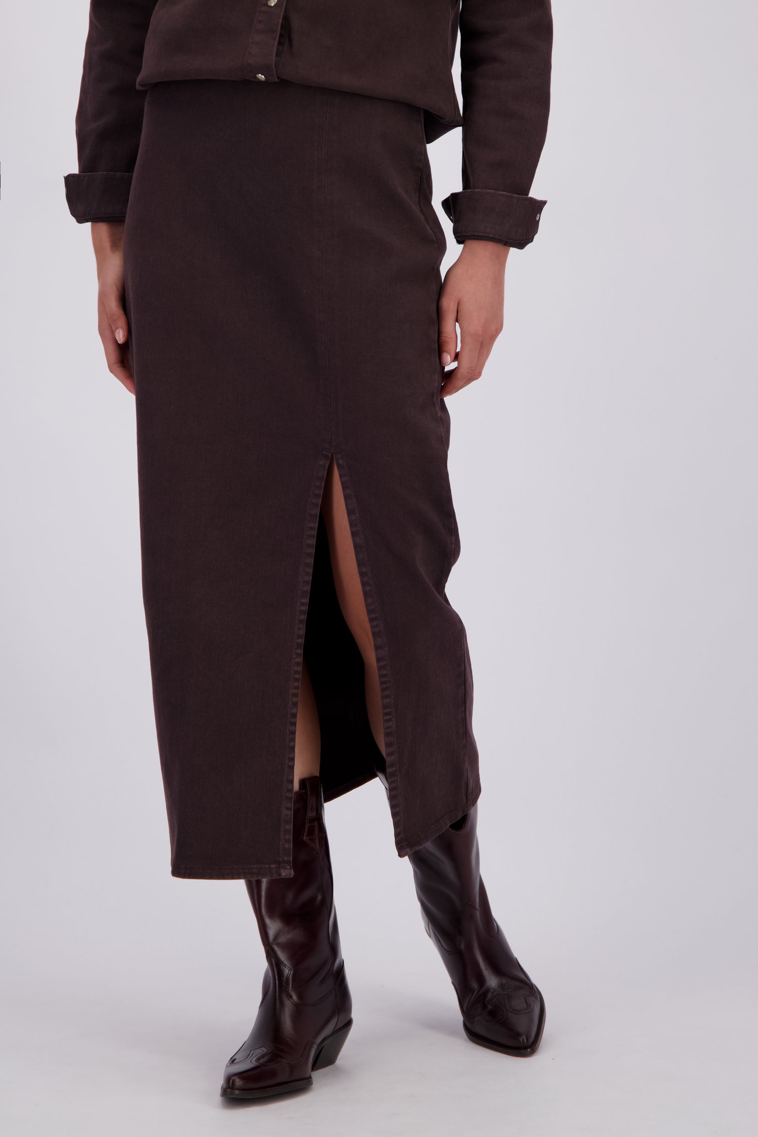 Le devant de Jupe longue en jean brune de Liberty Island Denim pour Femmes