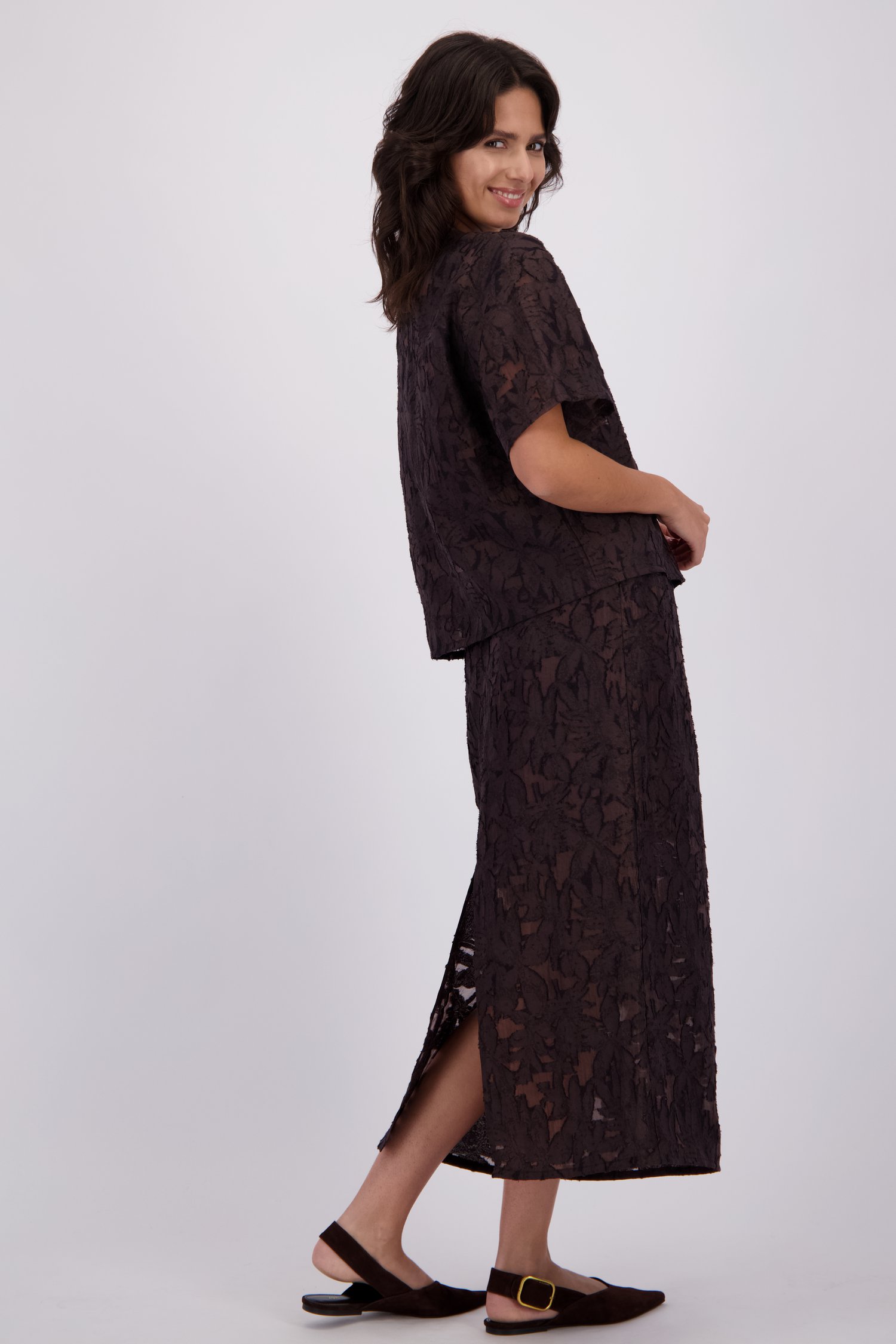 Le dos de Jupe marron avec broderies de Louise pour Femmes