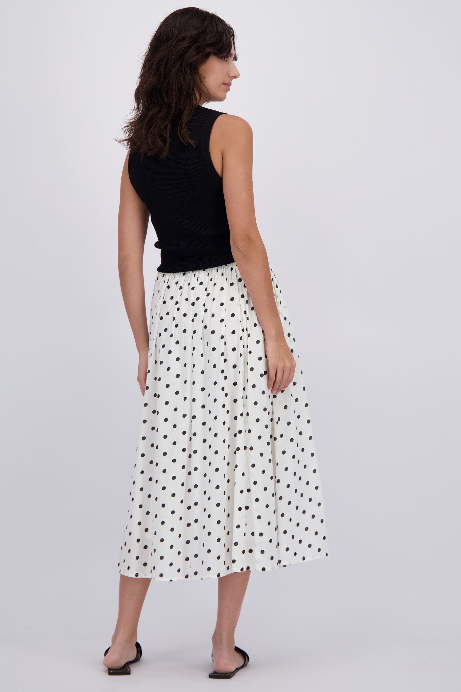 Le dos de Jupe midi blanche à imprimé pois noirs de JDY pour Femmes