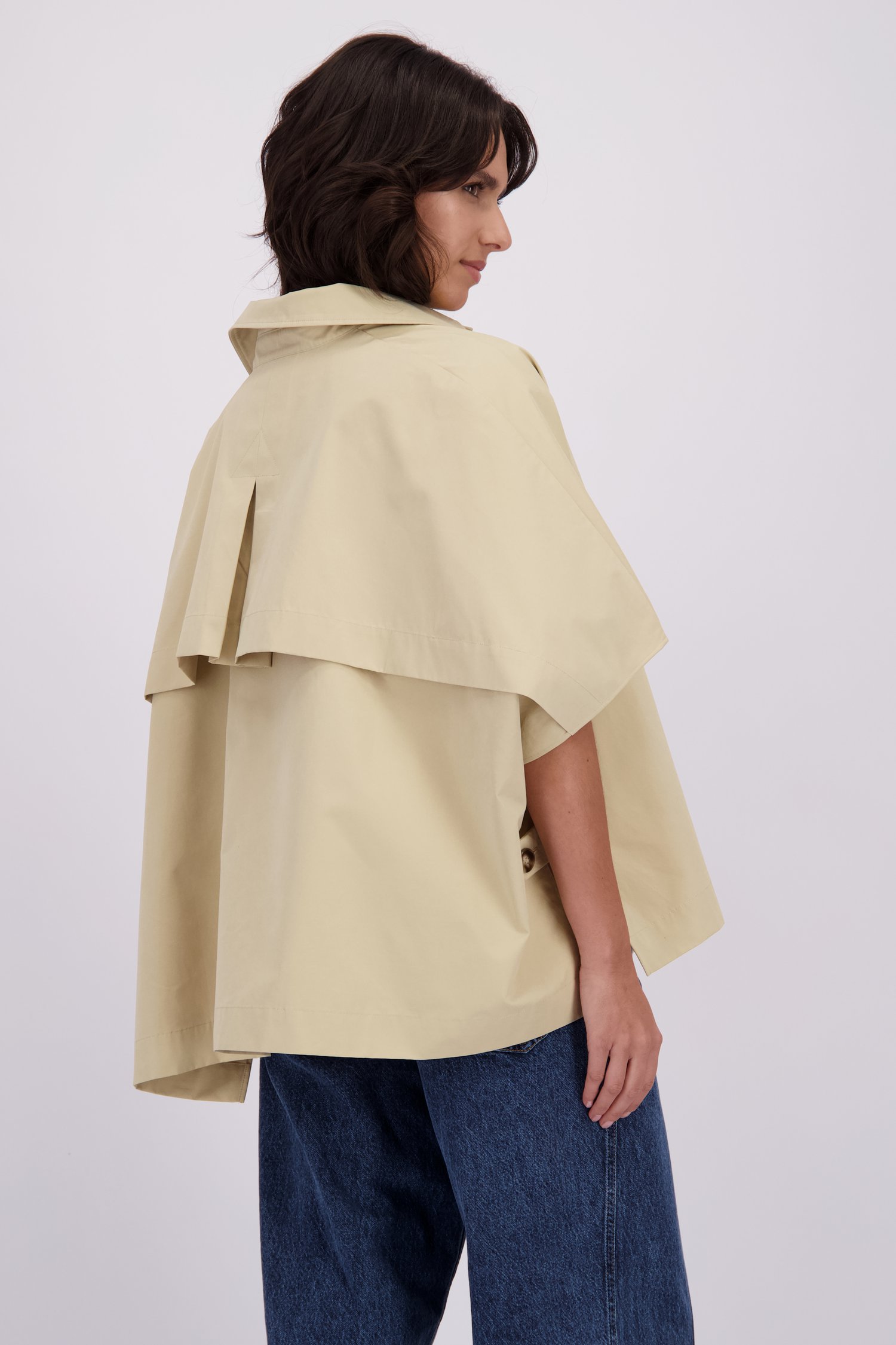 Achterkant van Korte beige trenchcoat  door Louise voor Dames