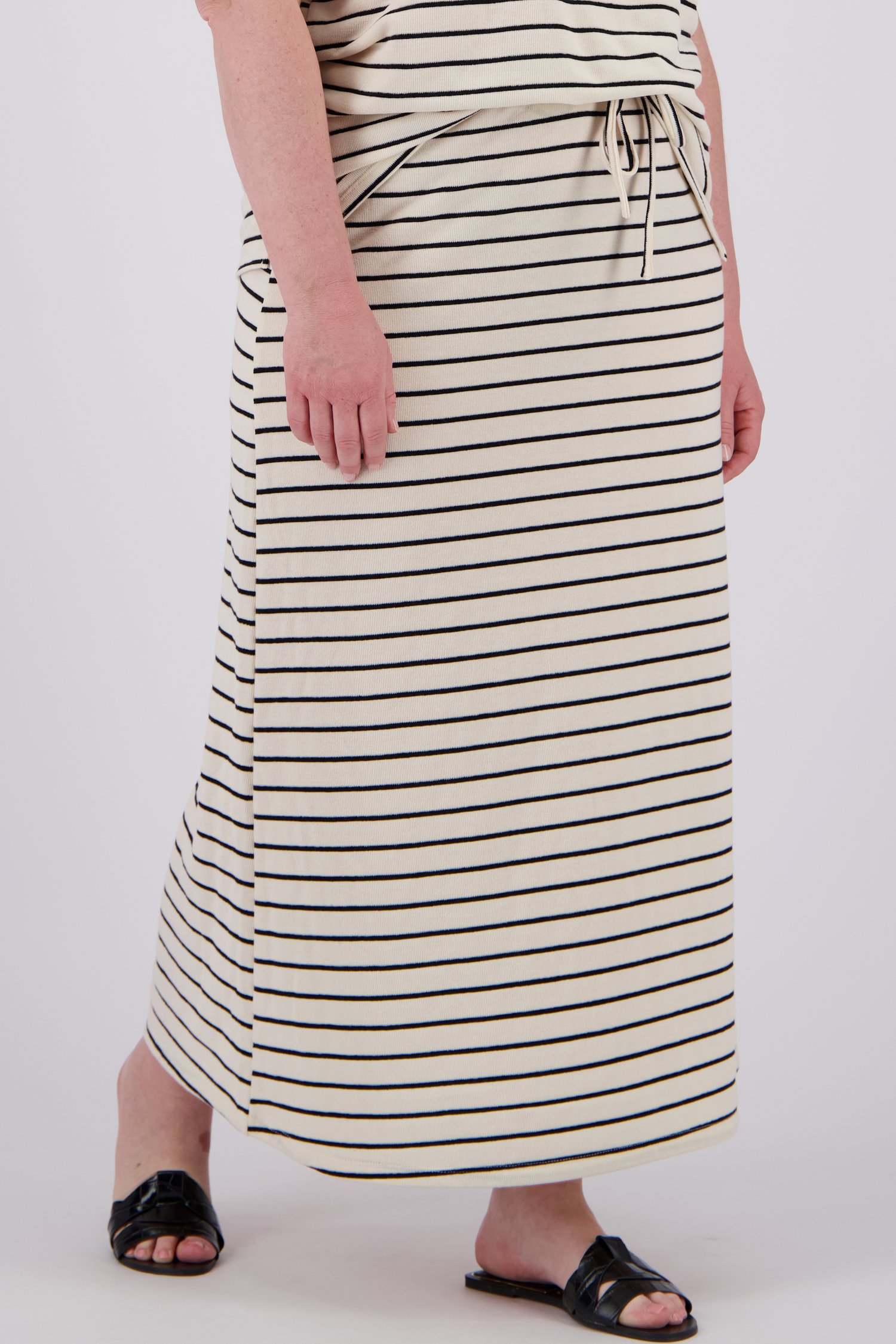 Lange beige rok met zwart gestreept motief van Only Carmakoma voor Dames