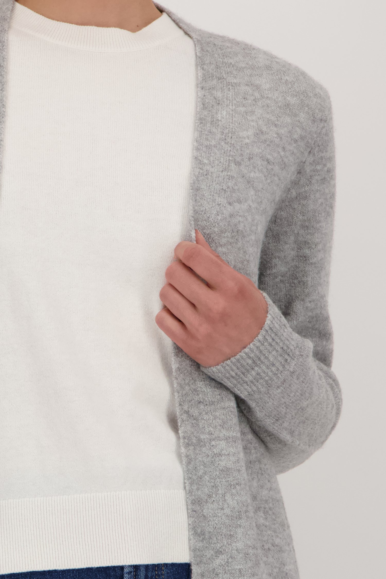 Detail van Lange lichtgrijze cardigan zonder knopen door Liberty Island voor Dames