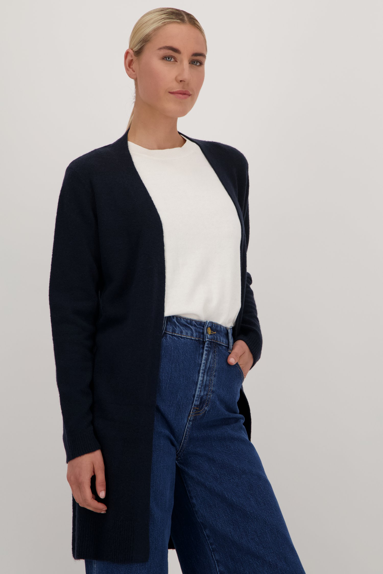 Voorkant van Lange navy cardigan zonder knopen door Liberty Island voor Dames